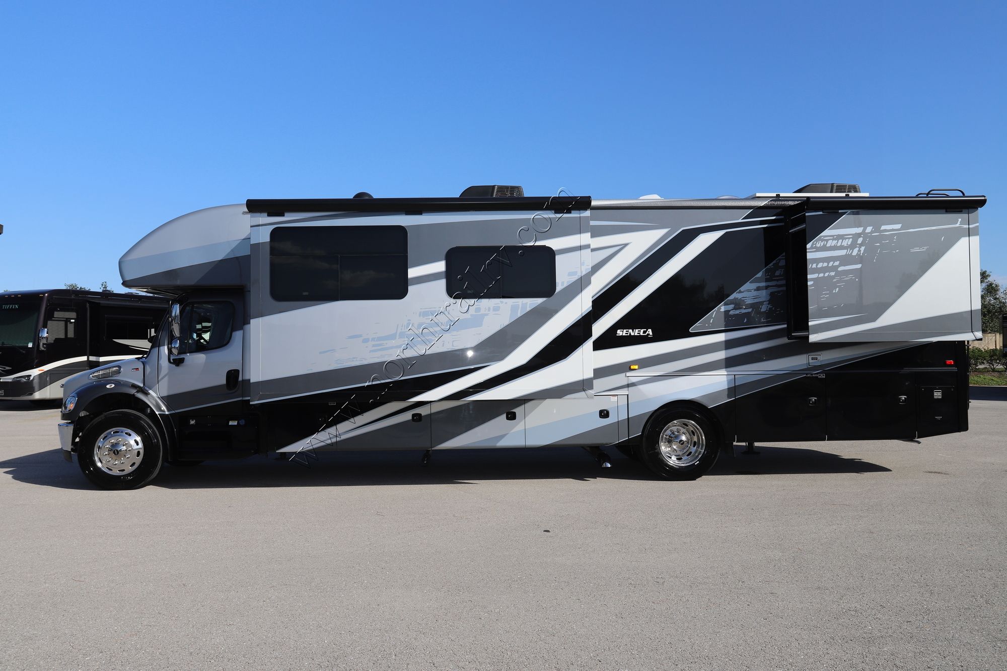 New 2023 Jayco Seneca 37L Super C  For Sale