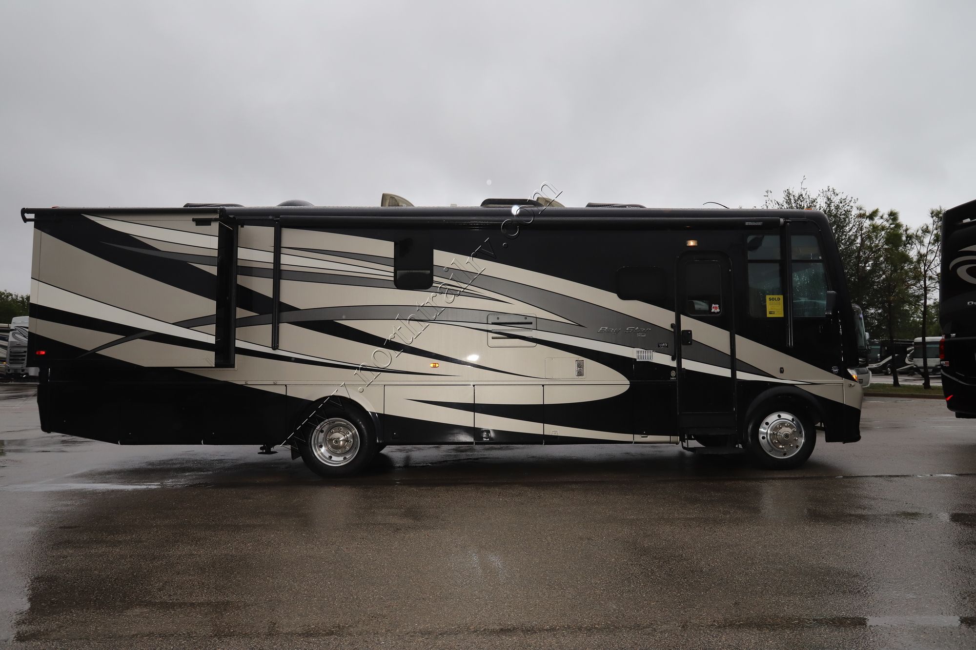 Used 2016 Newmar Bay Star 3401 Class A  For Sale