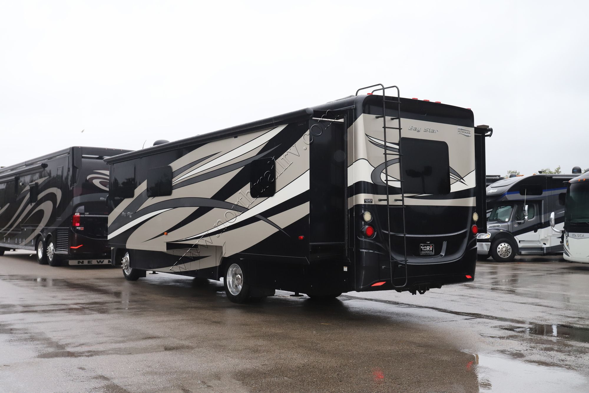 Used 2016 Newmar Bay Star 3401 Class A  For Sale