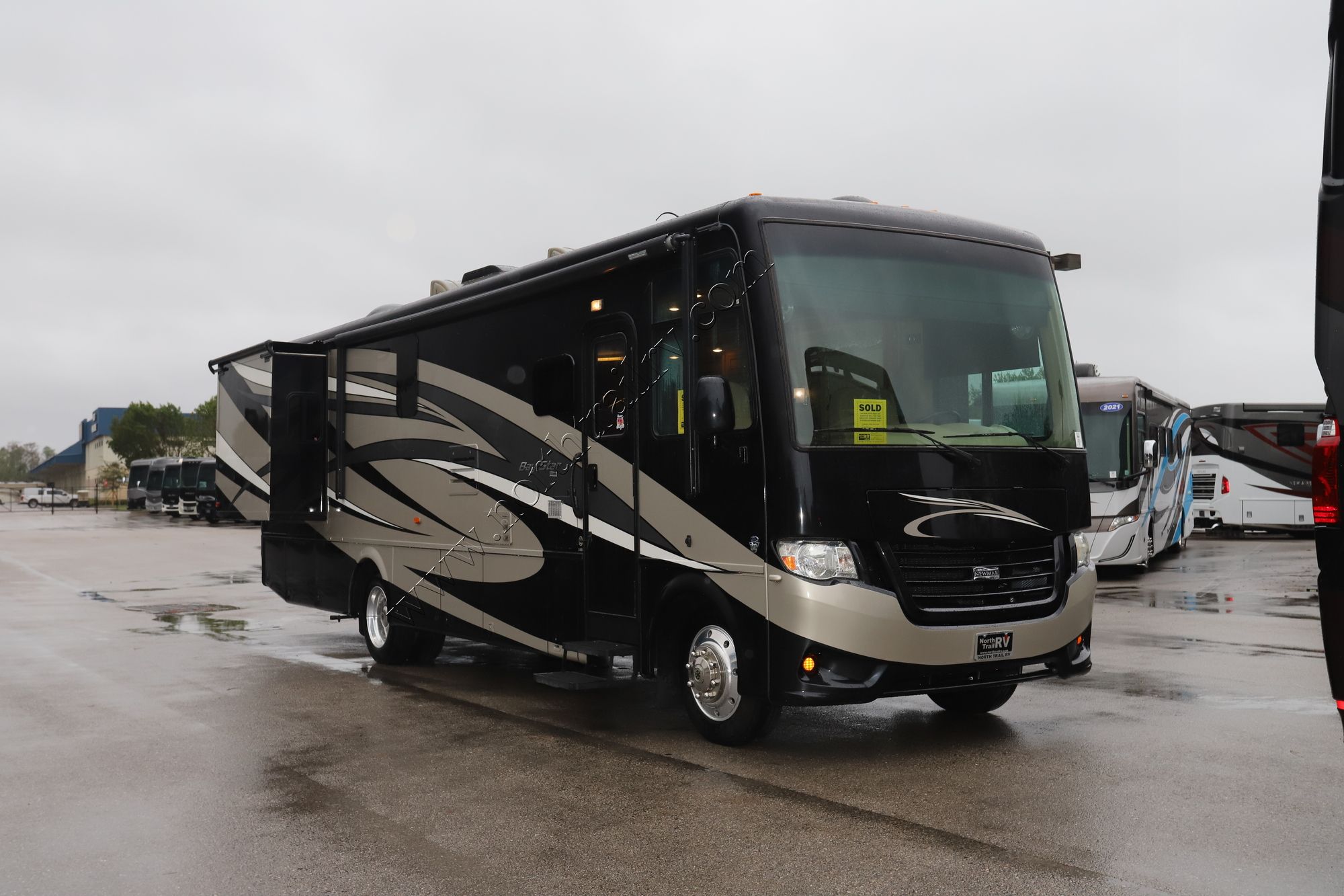 Used 2016 Newmar Bay Star 3401 Class A  For Sale