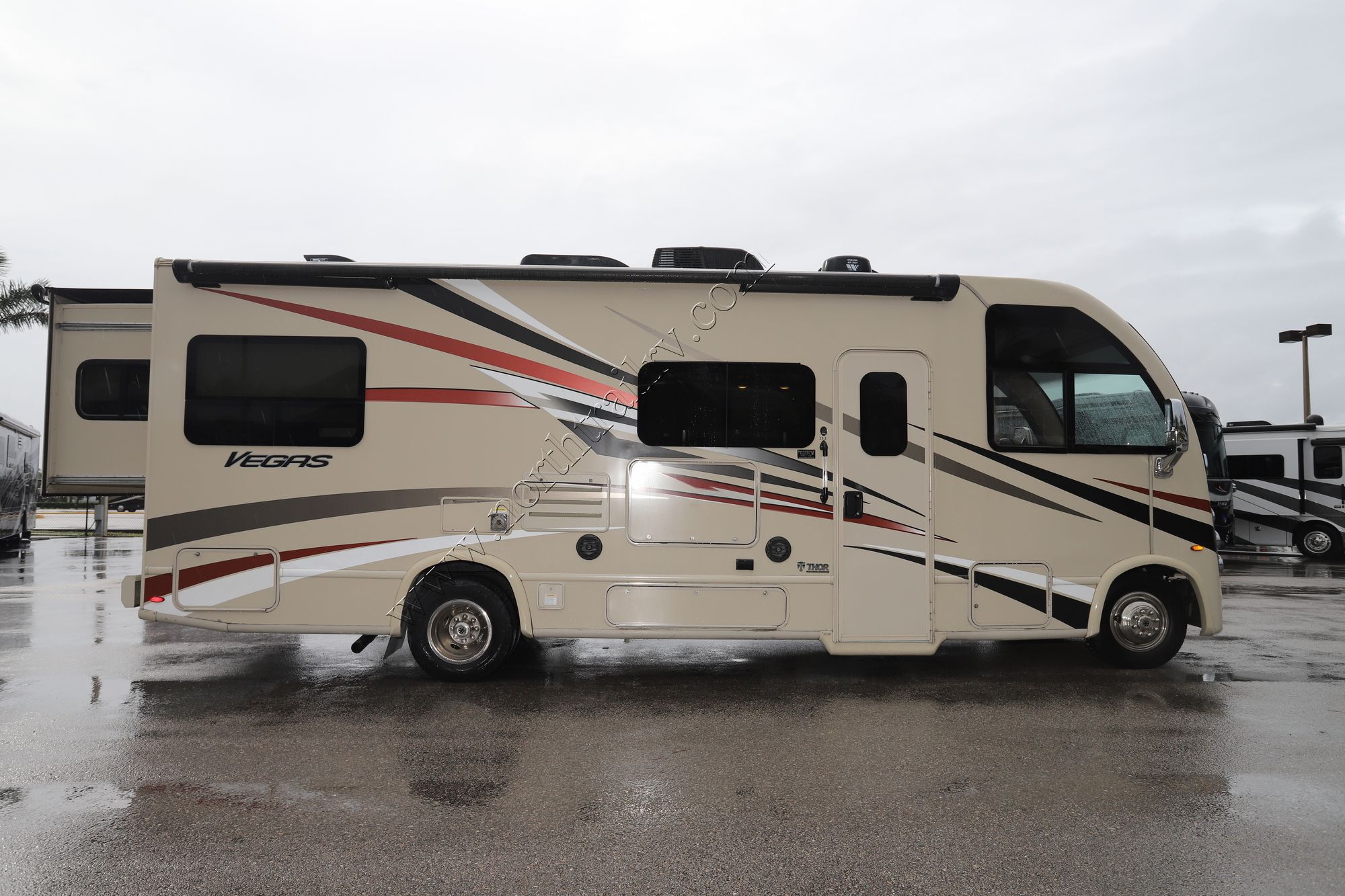 Used 2018 Thor Vegas 25.2 Class A  For Sale