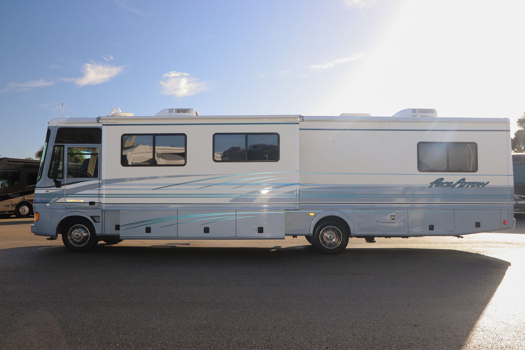 Used 2000 Fleetwood Pace Arrow 37S Class A  For Sale