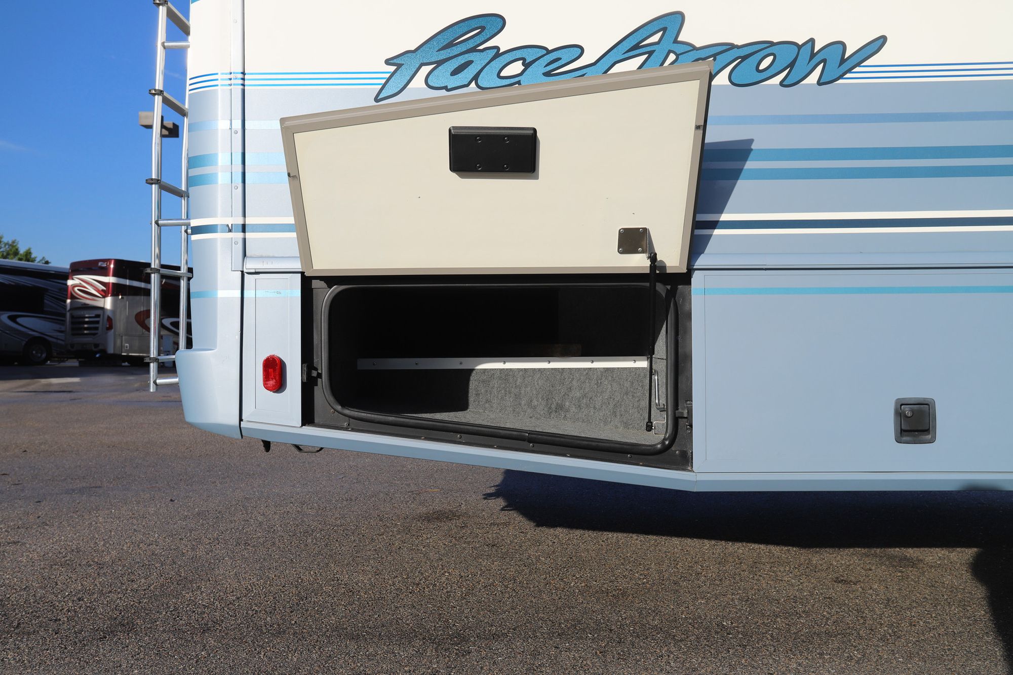 Used 2000 Fleetwood Pace Arrow 37S Class A  For Sale
