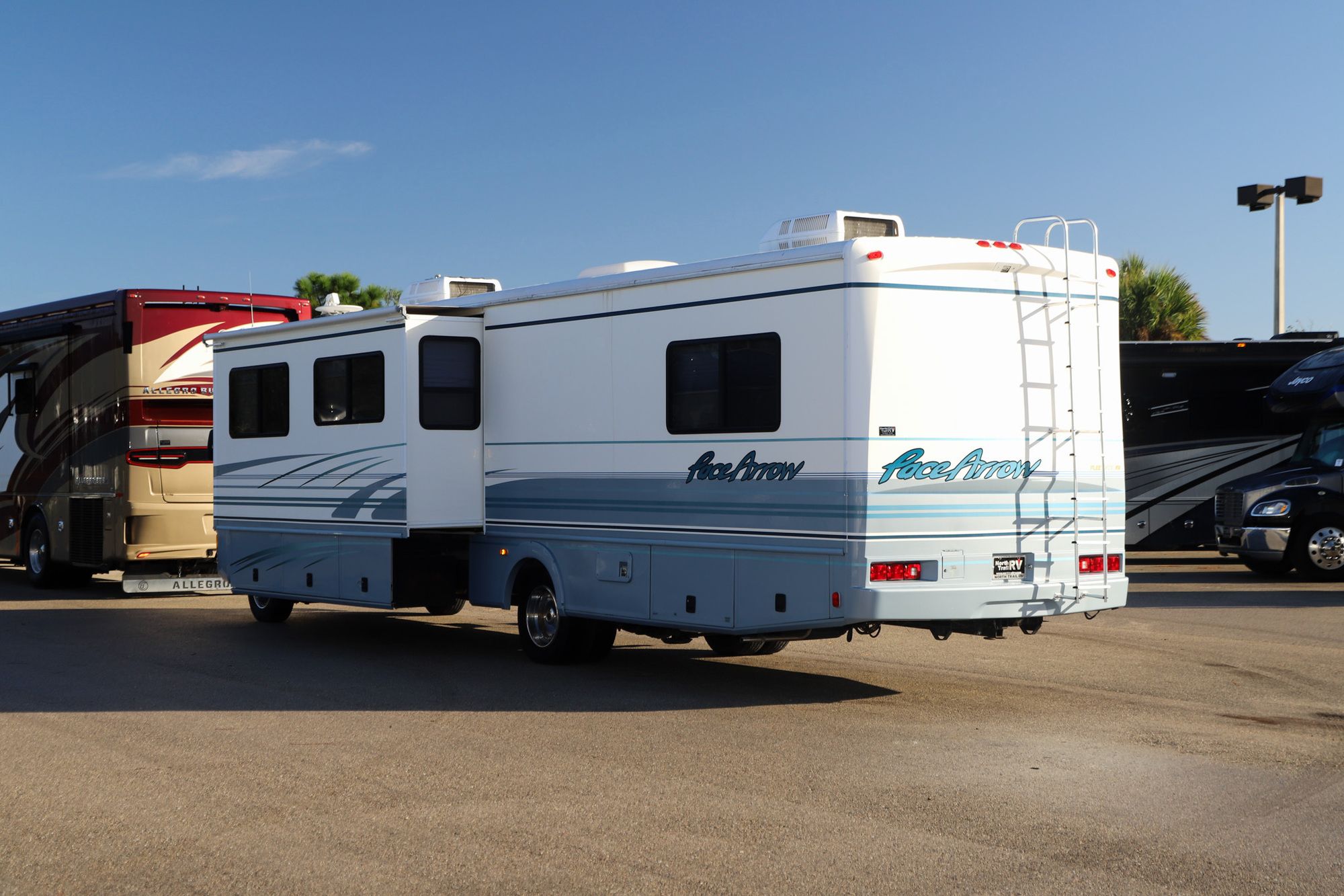 Used 2000 Fleetwood Pace Arrow 37S Class A  For Sale