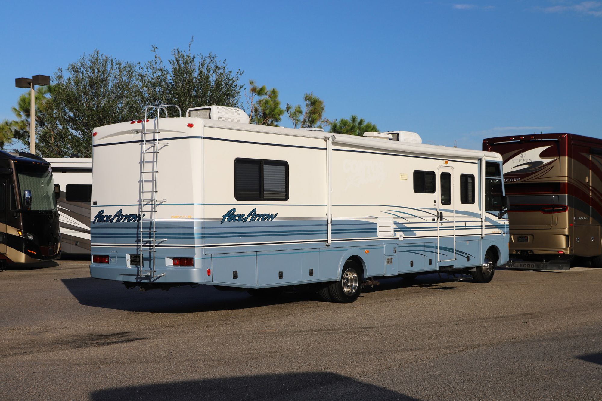 Used 2000 Fleetwood Pace Arrow 37S Class A  For Sale