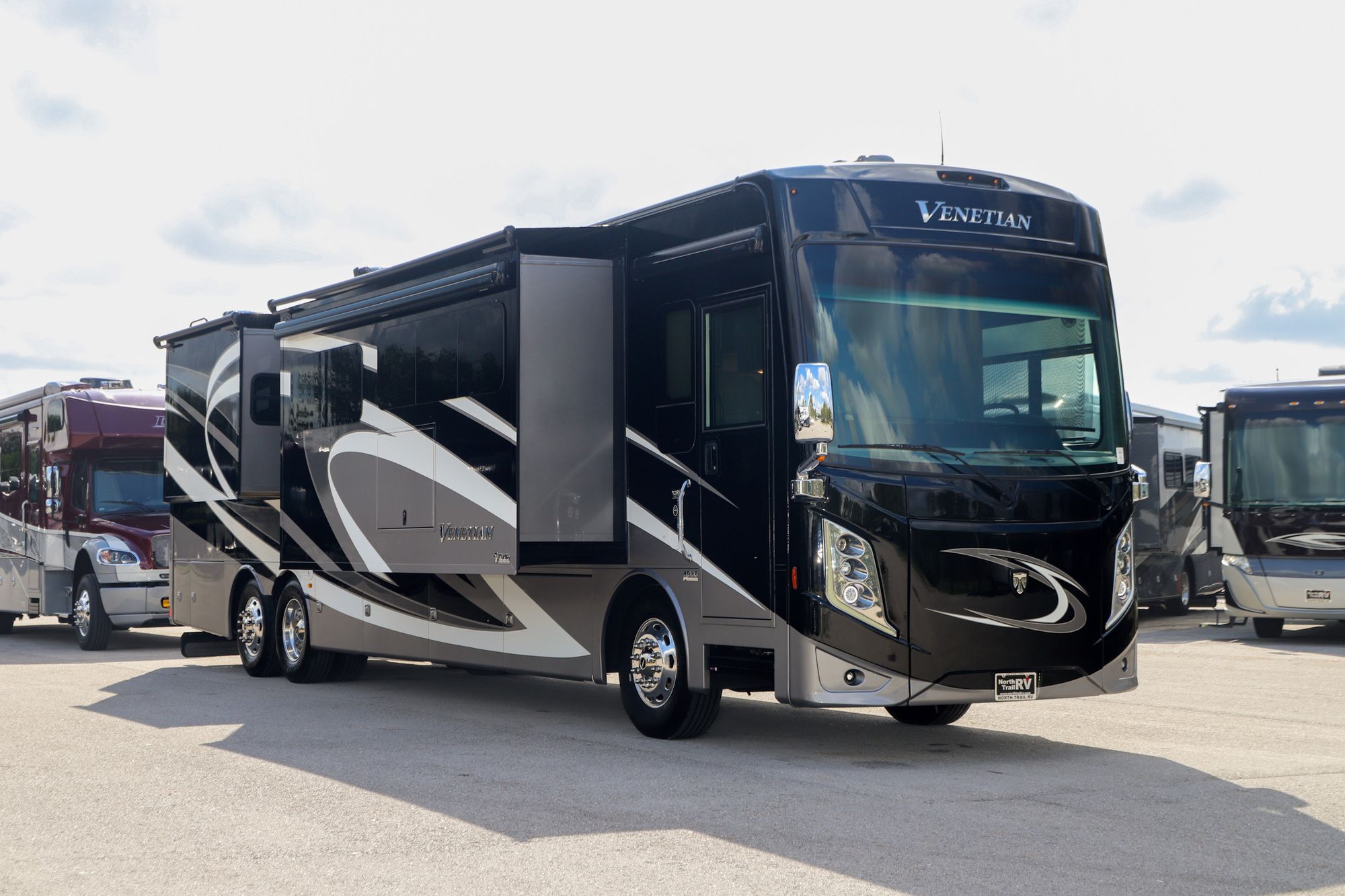 Used 2021 Thor Venetian 42F Class A  For Sale