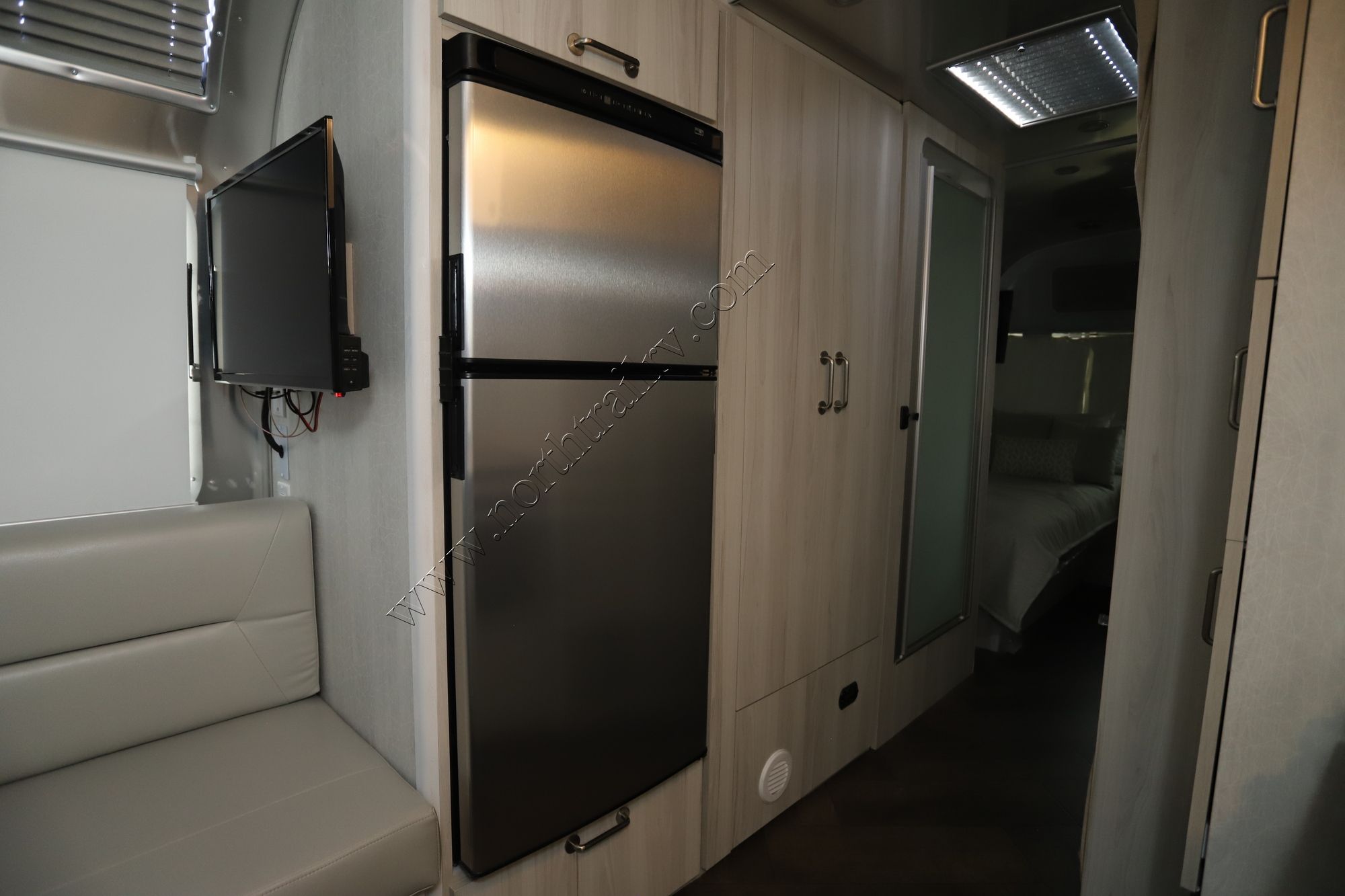 New 2023 Airstream International 27FB Travel Trailer  For Sale