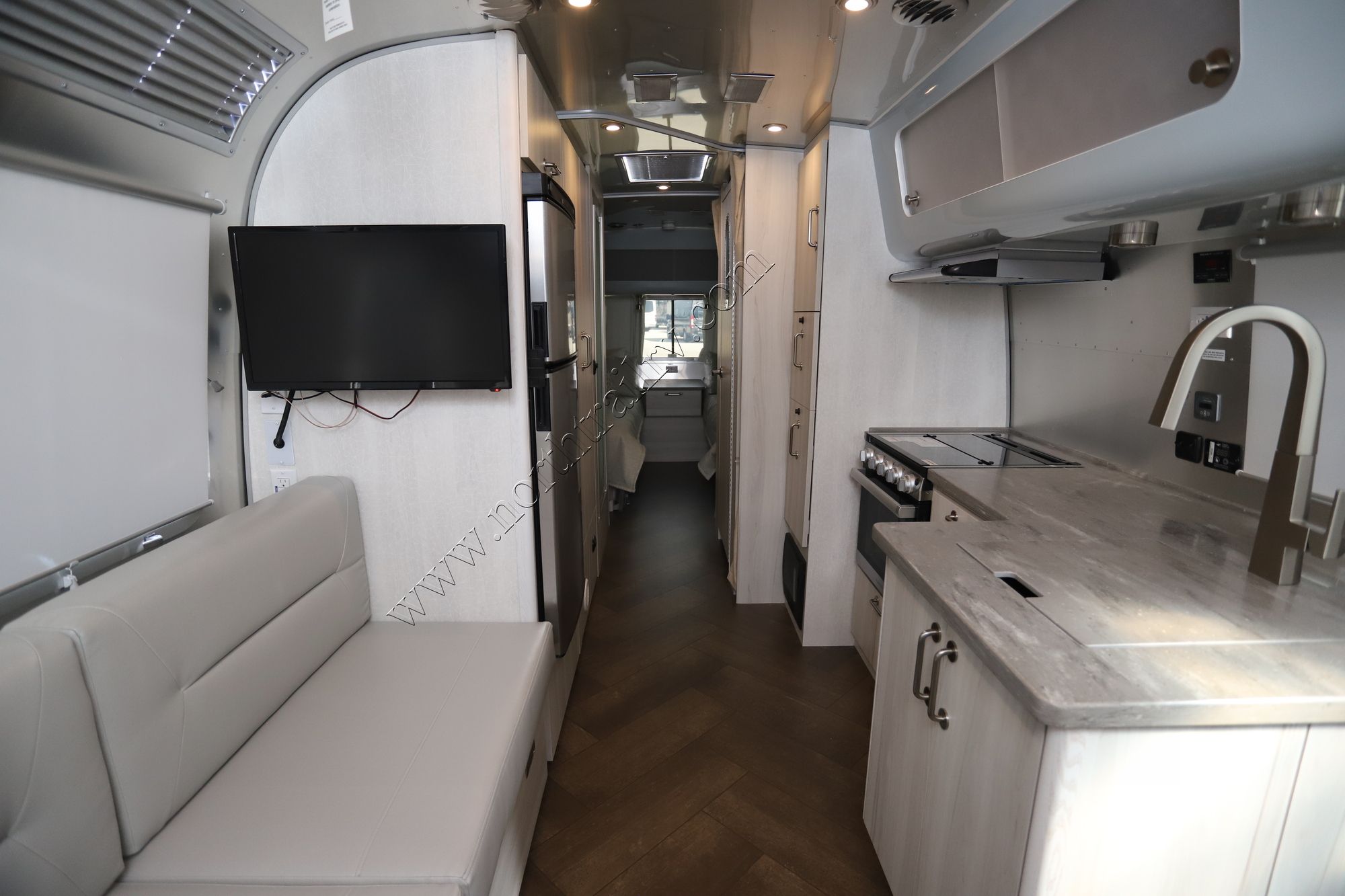 New 2023 Airstream International 27FB Travel Trailer  For Sale