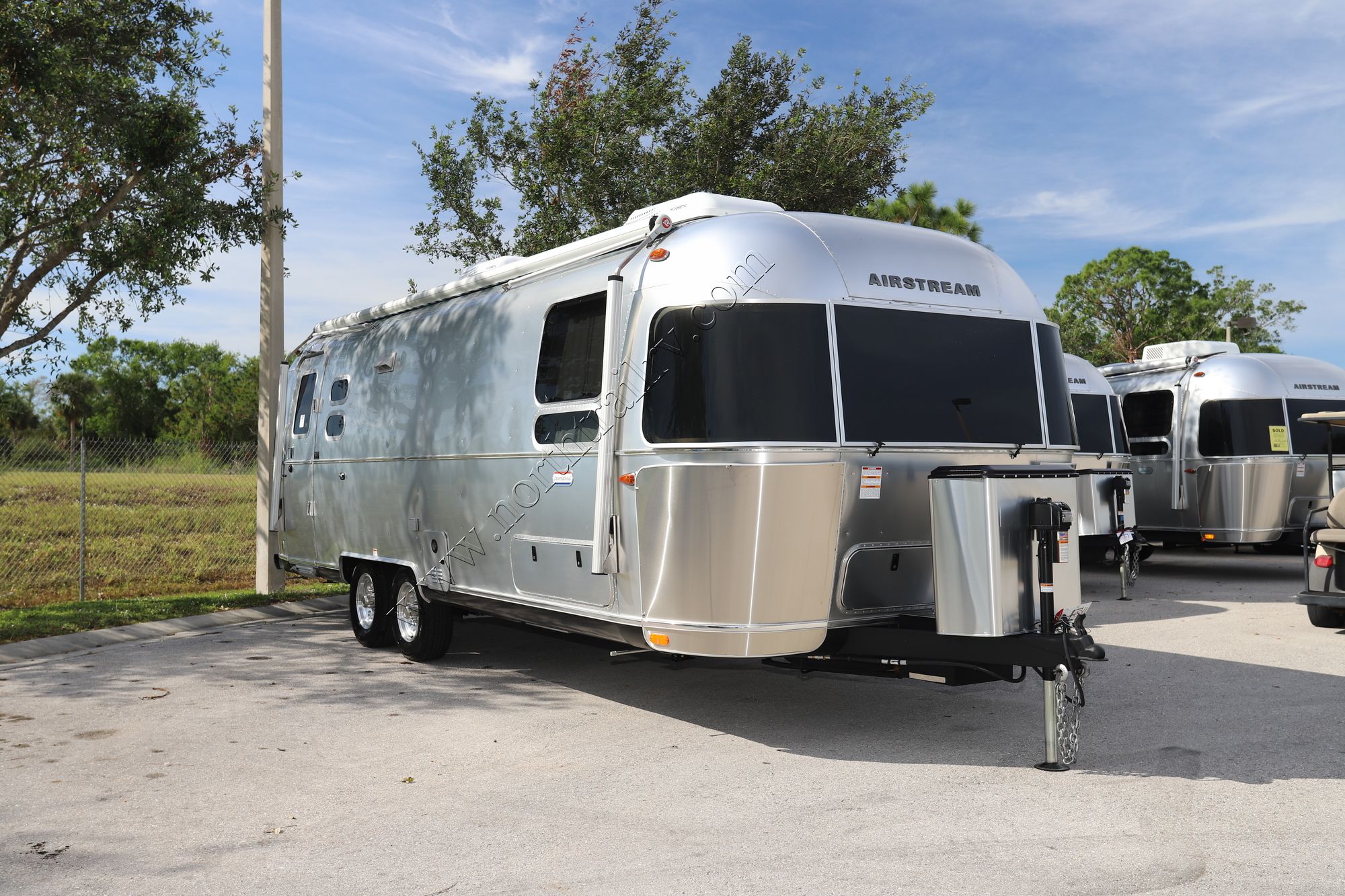 New 2023 Airstream International 27FB Travel Trailer  For Sale