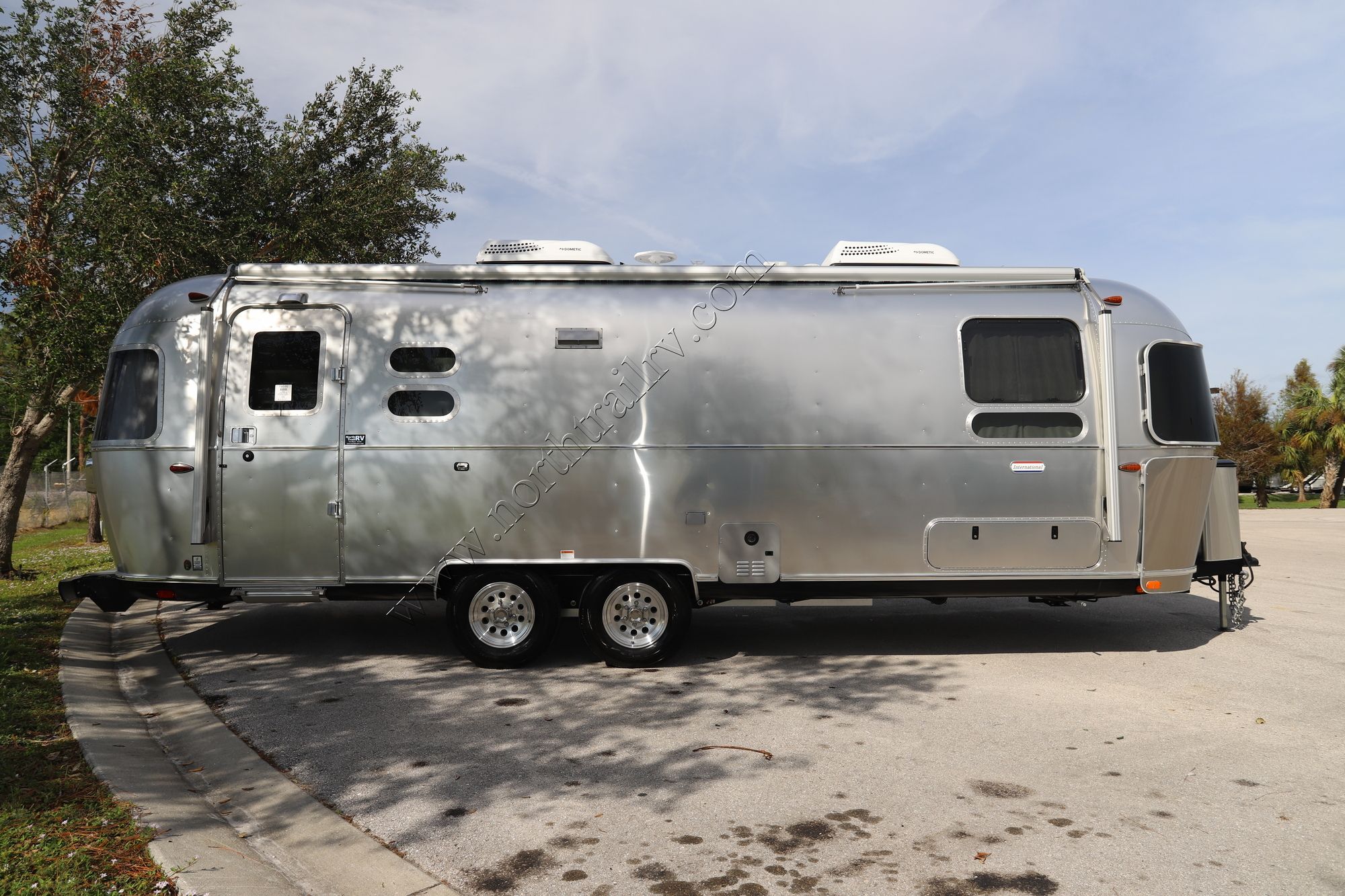 New 2023 Airstream International 27FB Travel Trailer  For Sale