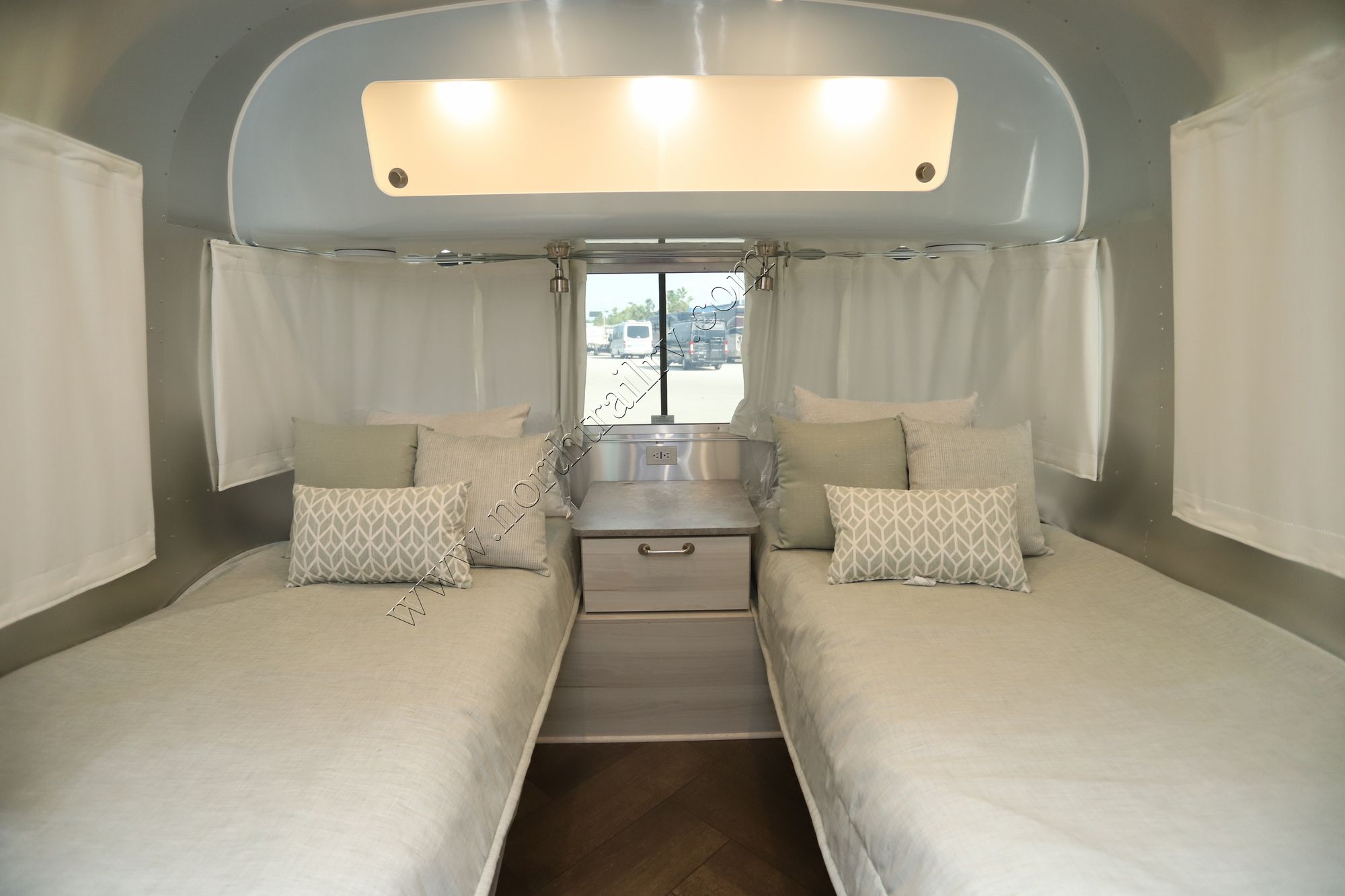 New 2023 Airstream International 27FB Travel Trailer  For Sale