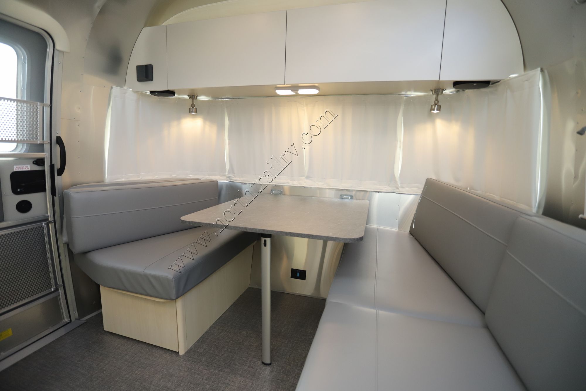 New 2023 Airstream Flying Cloud 25FB Travel Trailer  For Sale