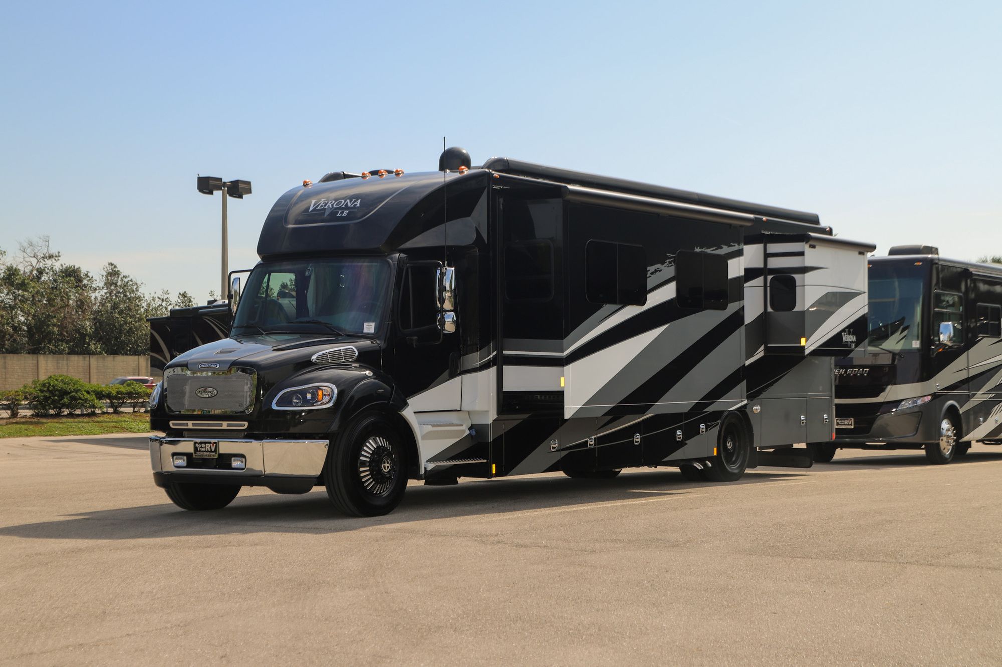 Used 2022 Renegade Rv Verona Le 38LDG Super C  For Sale