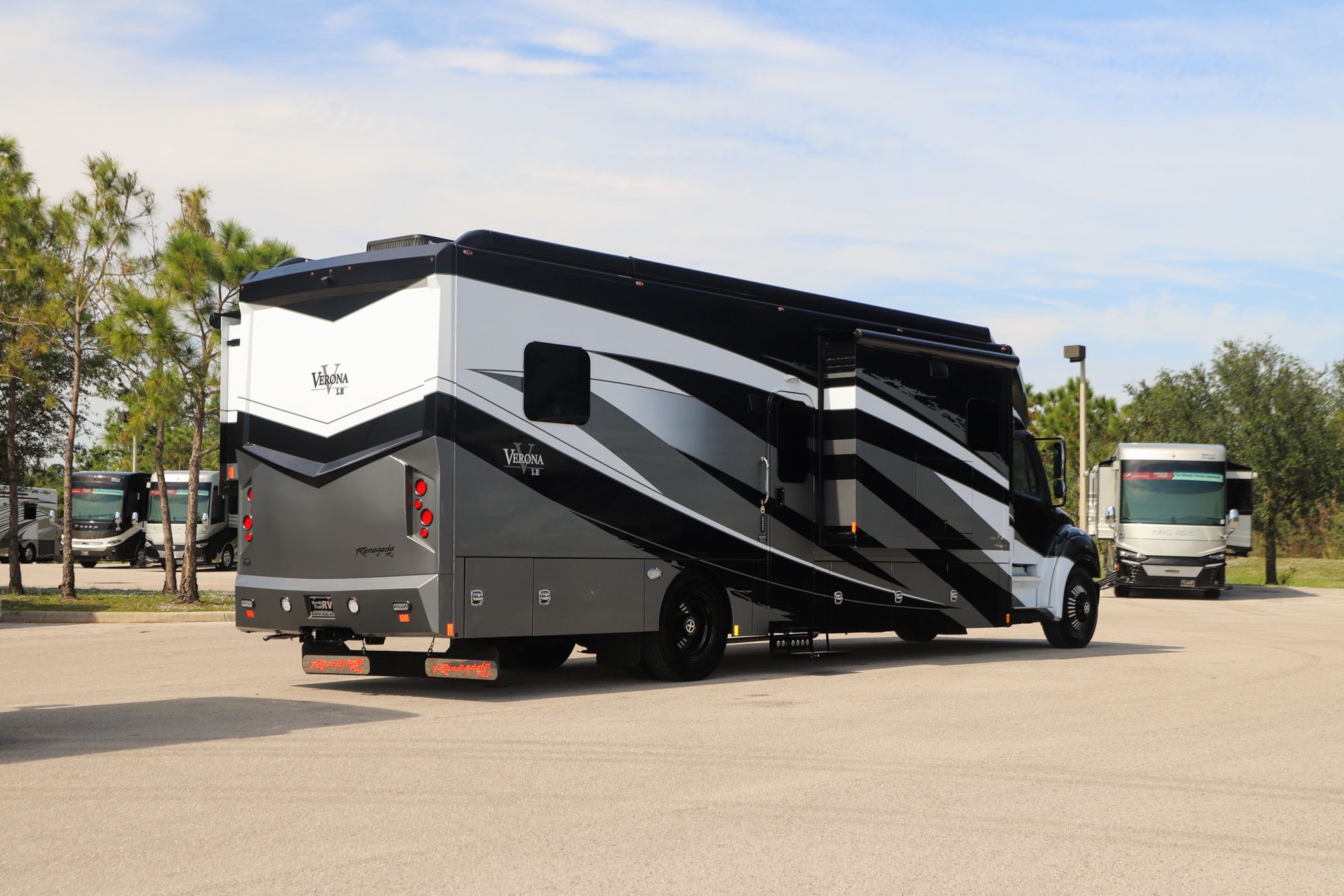 Used 2022 Renegade Rv Verona Le 38LDG Super C  For Sale