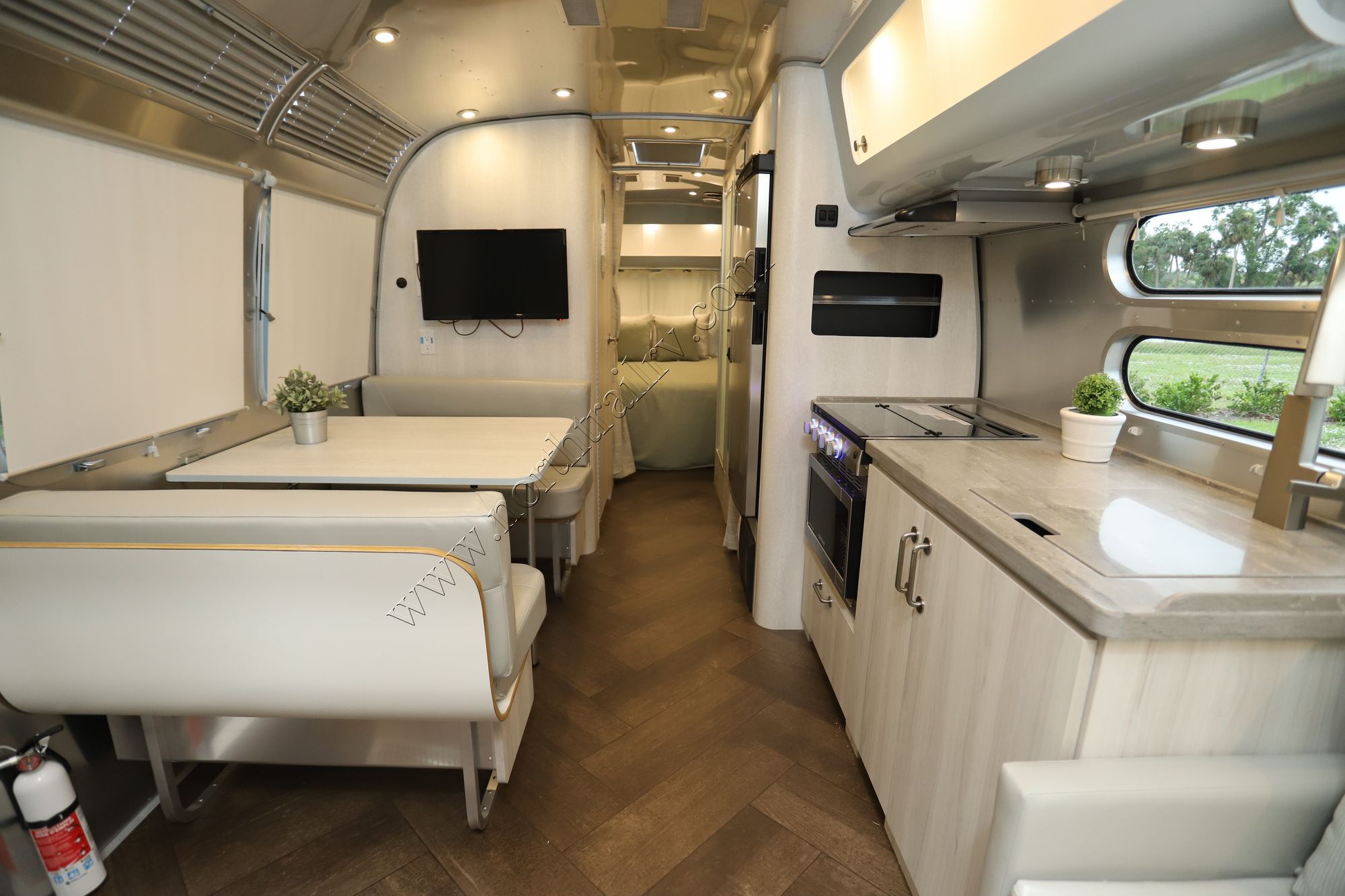 New 2023 Airstream International 28RB Travel Trailer  For Sale