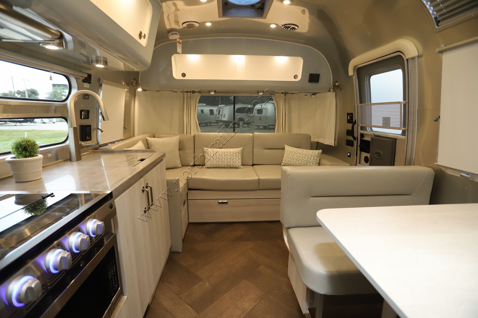 New 2023 Airstream International 28RB Travel Trailer  For Sale