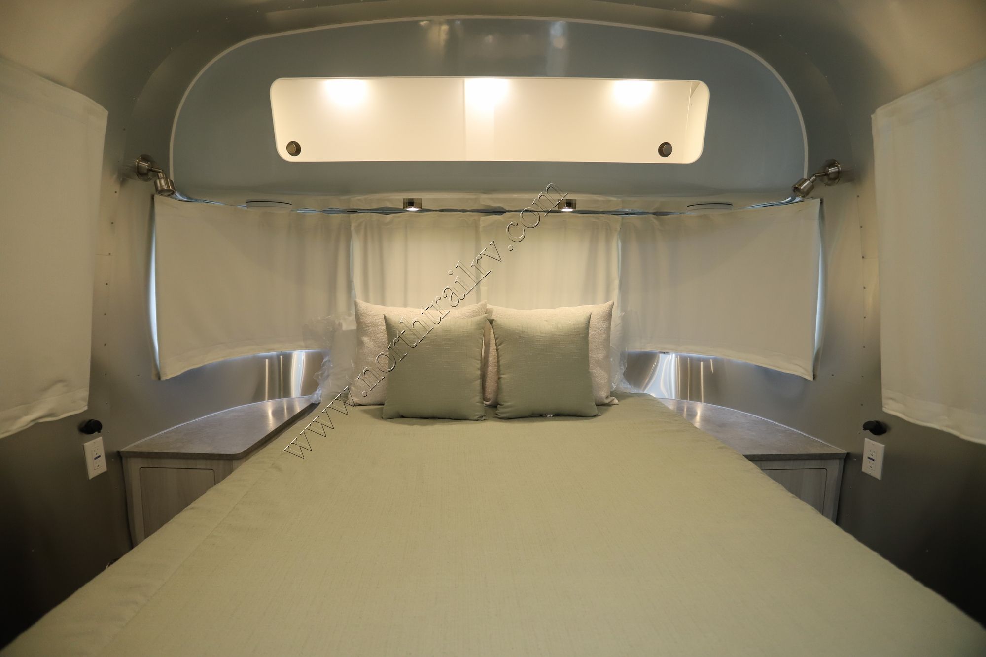 New 2023 Airstream International 28RB Travel Trailer  For Sale