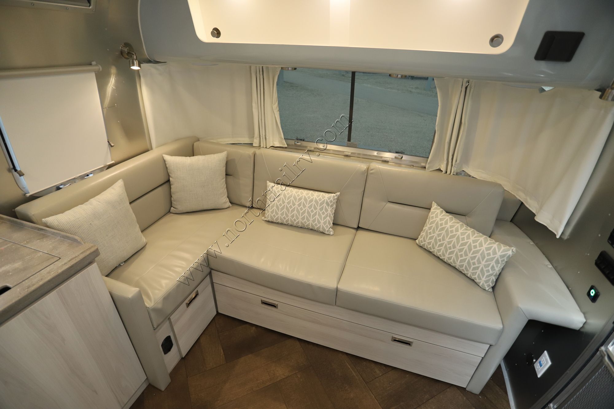 New 2023 Airstream International 28RB Travel Trailer  For Sale