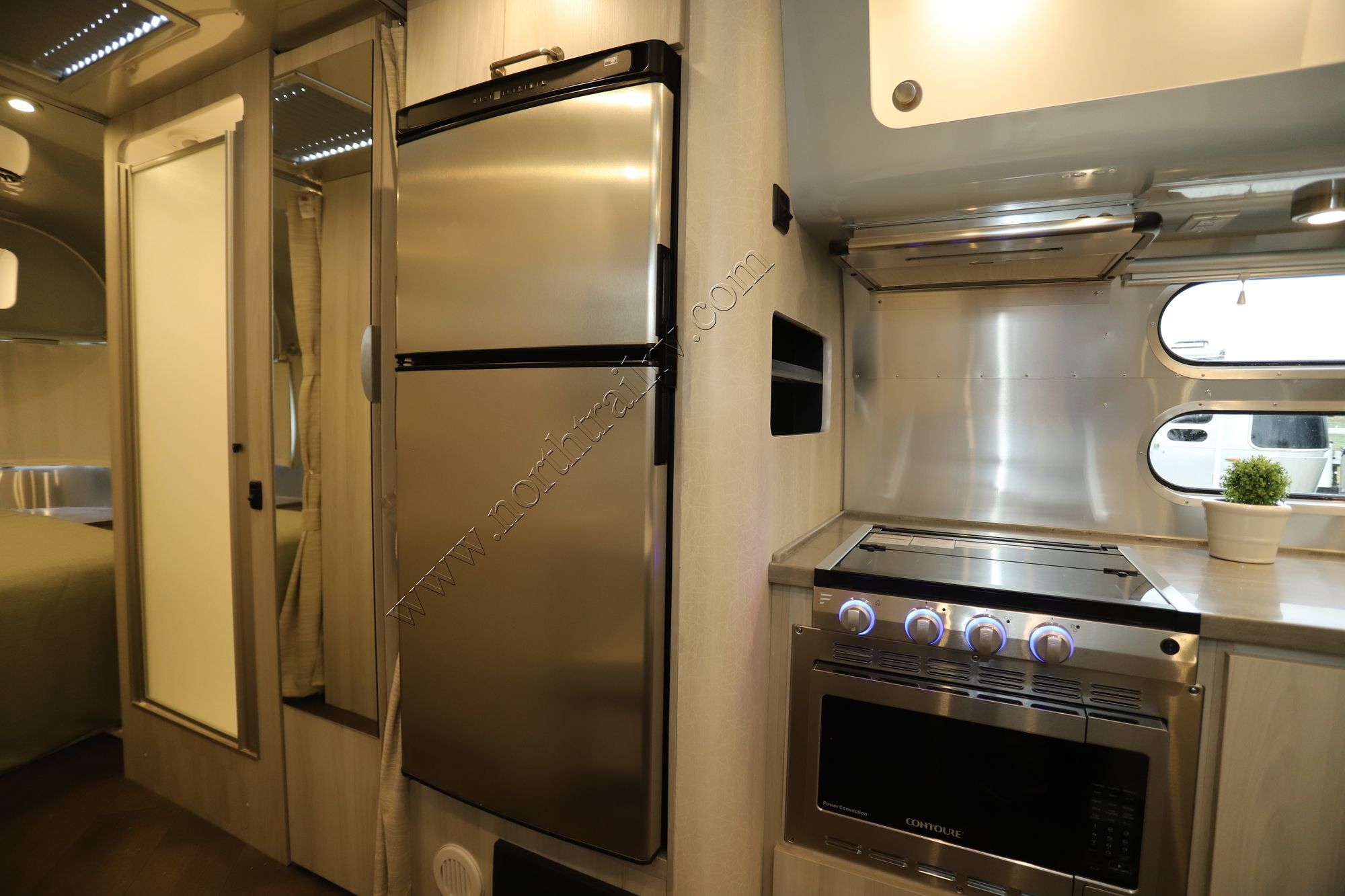 New 2023 Airstream International 28RB Travel Trailer  For Sale