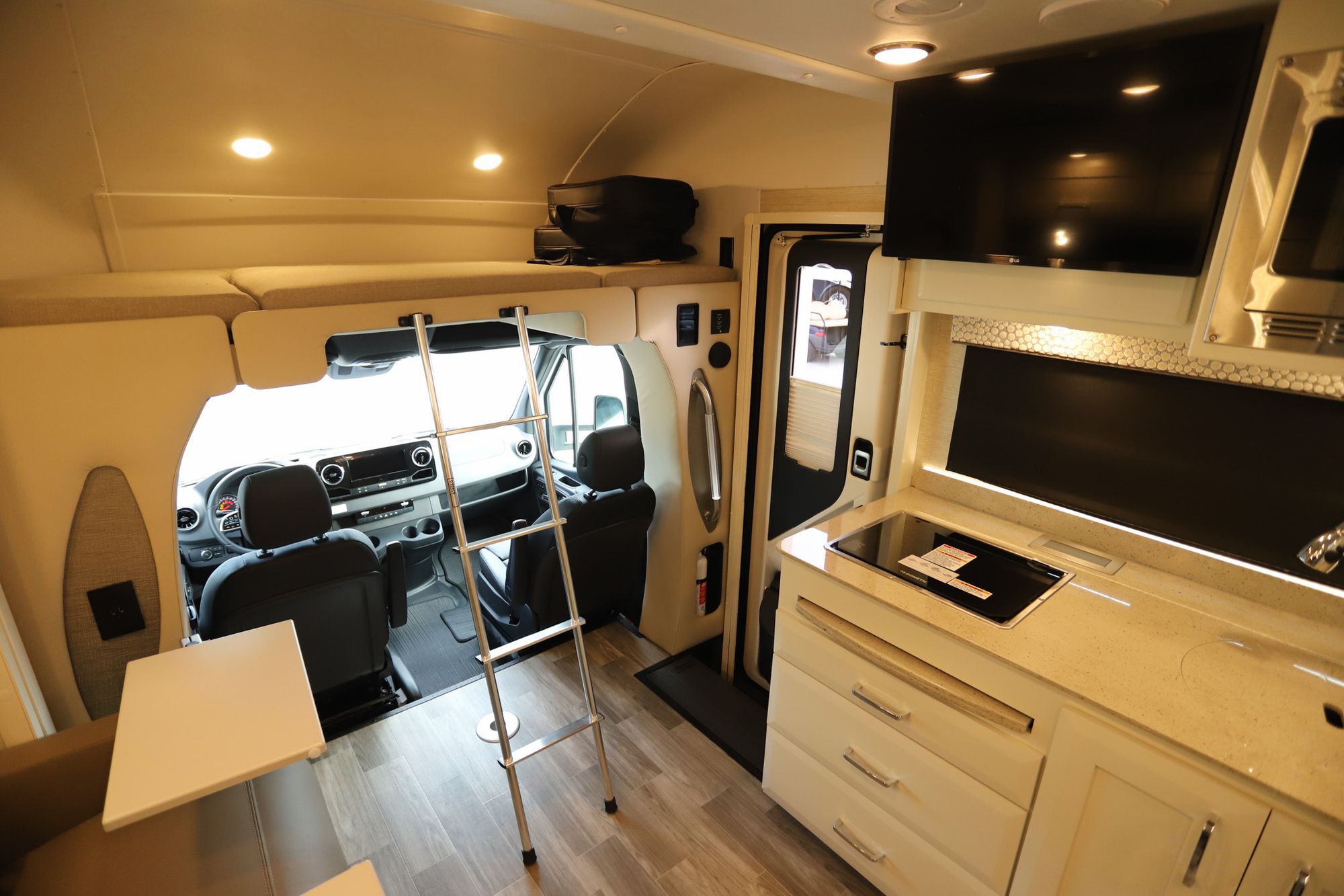 Used 2022 Tiffin Motor Homes Wayfarer 25LW Class C  For Sale