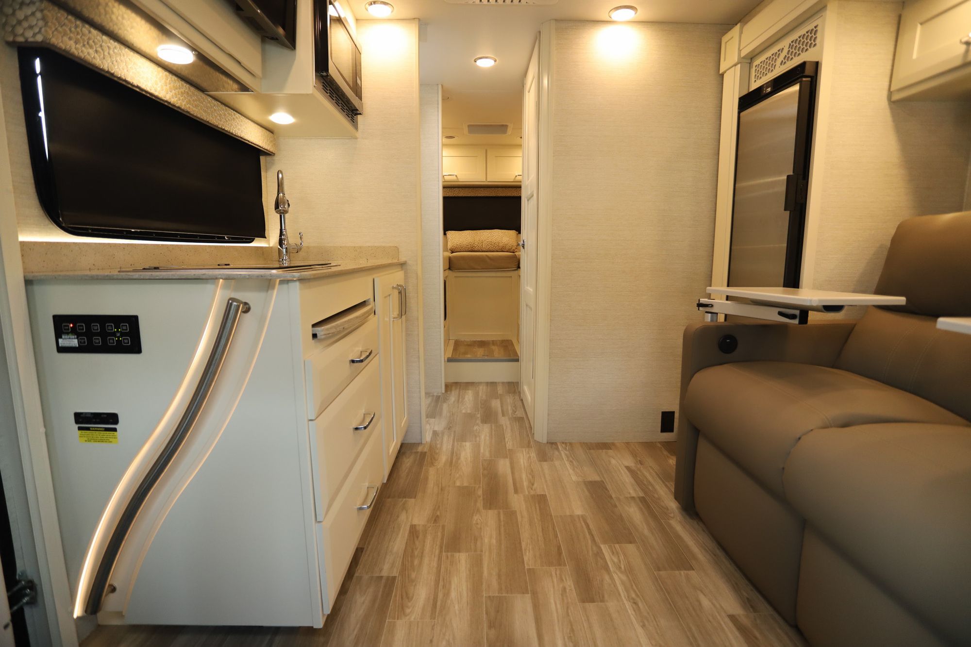 Used 2022 Tiffin Motor Homes Wayfarer 25LW Class C  For Sale