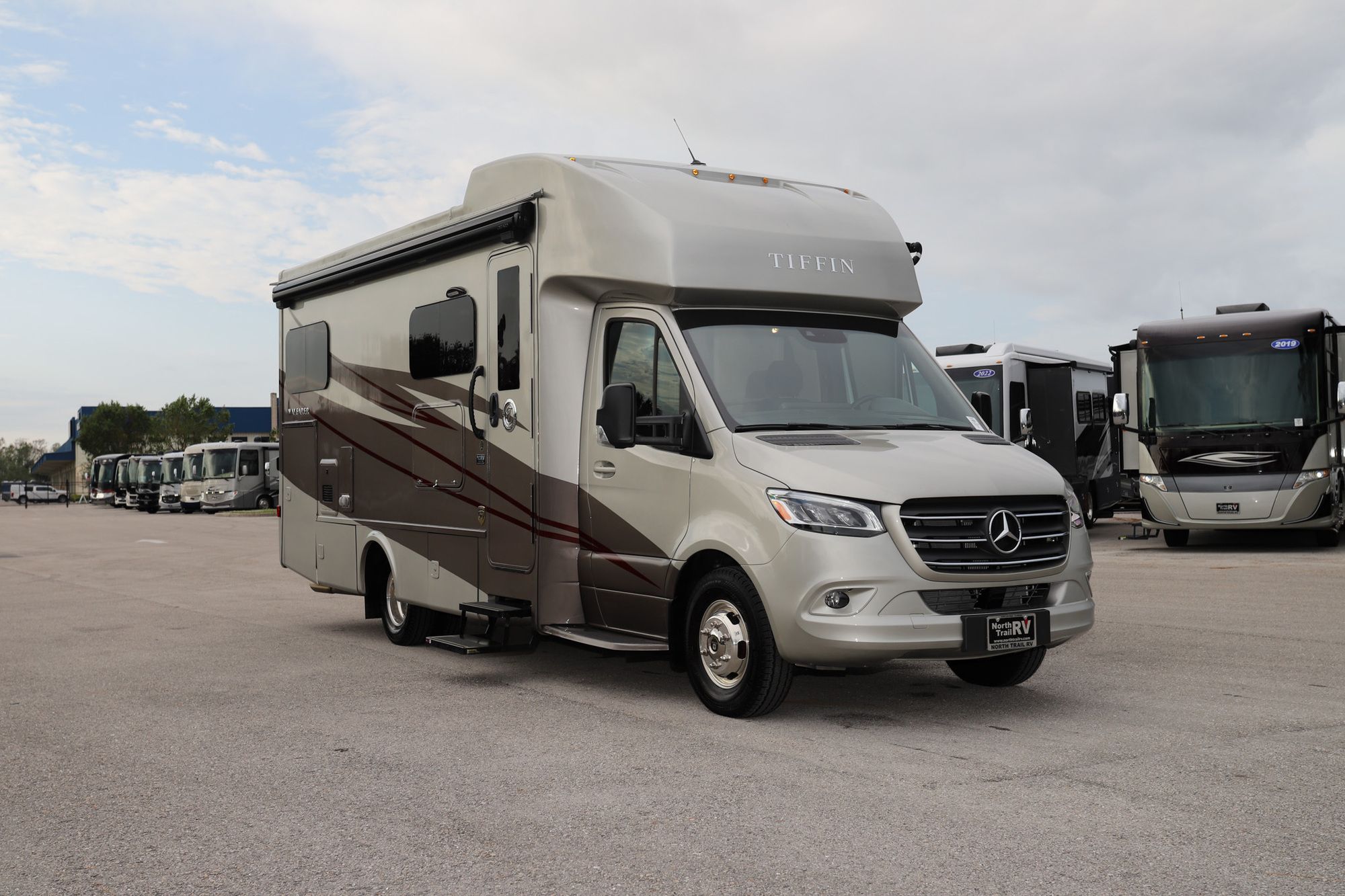 Used 2022 Tiffin Motor Homes Wayfarer 25LW Class C  For Sale