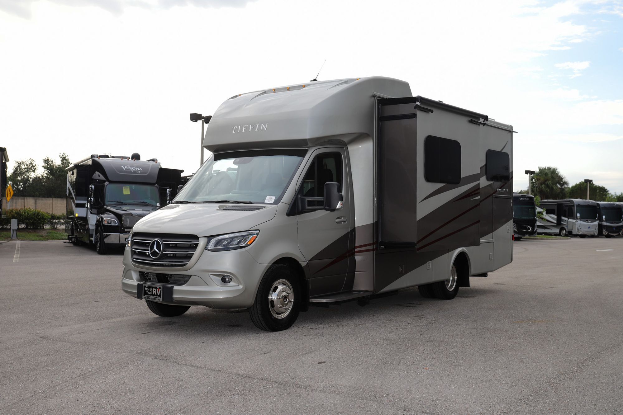 Used 2022 Tiffin Motor Homes Wayfarer 25LW Class C  For Sale