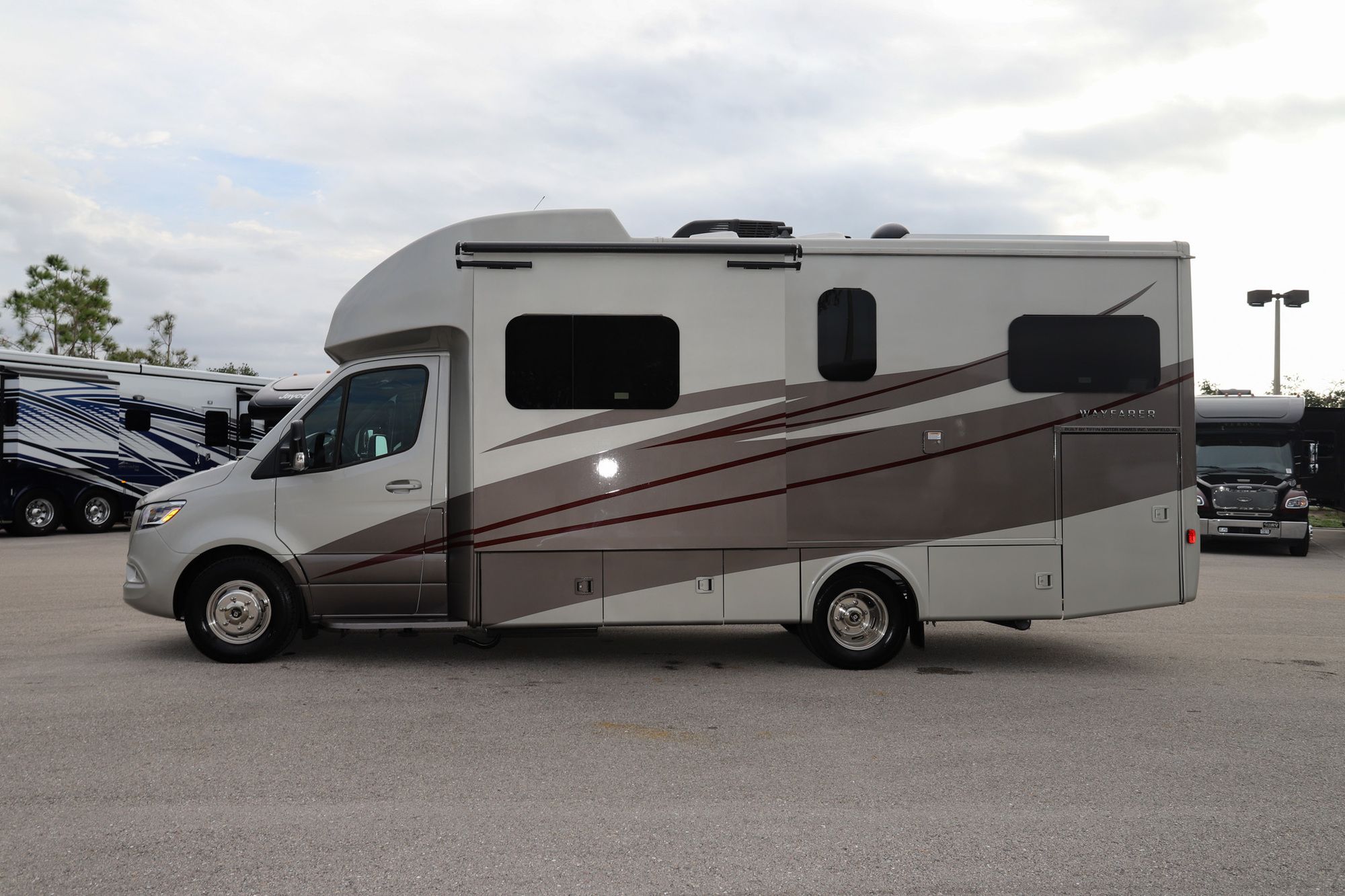 Used 2022 Tiffin Motor Homes Wayfarer 25LW Class C  For Sale