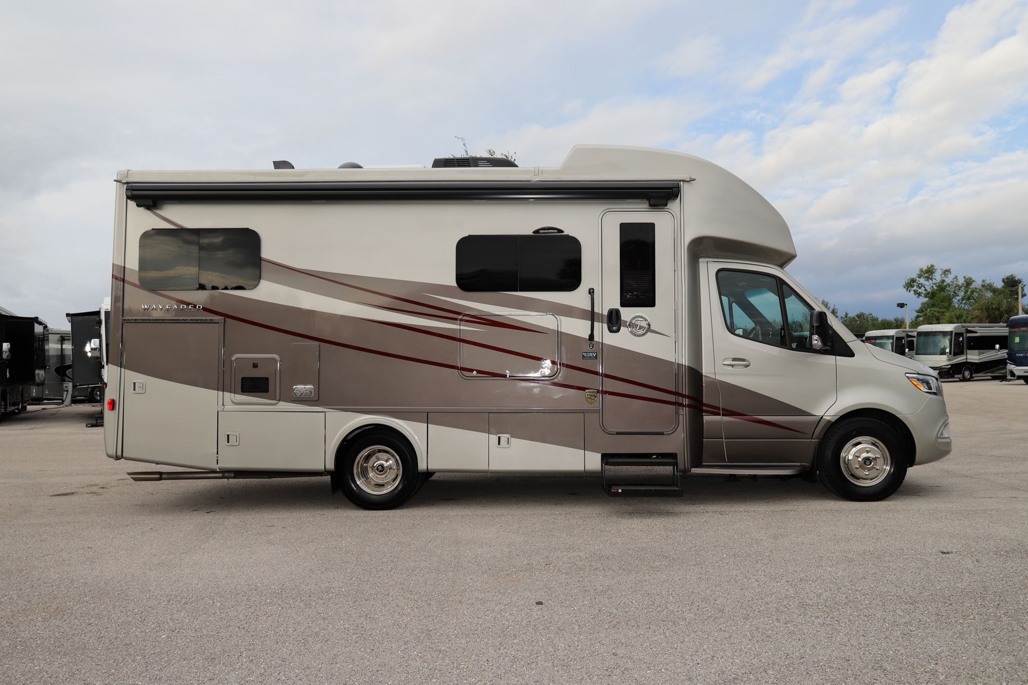 Used 2022 Tiffin Motor Homes Wayfarer 25LW Class C  For Sale