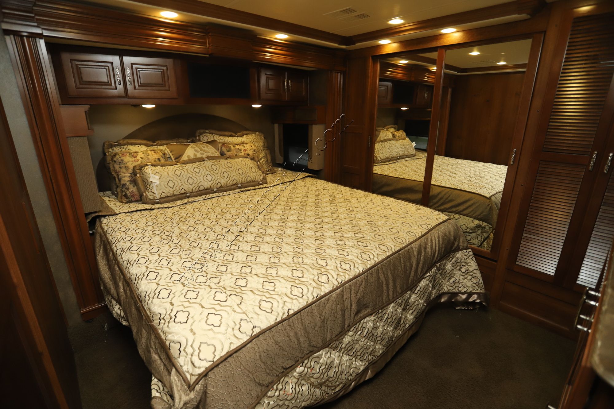 Used 2014 Fleetwood Discovery 40X Class A  For Sale