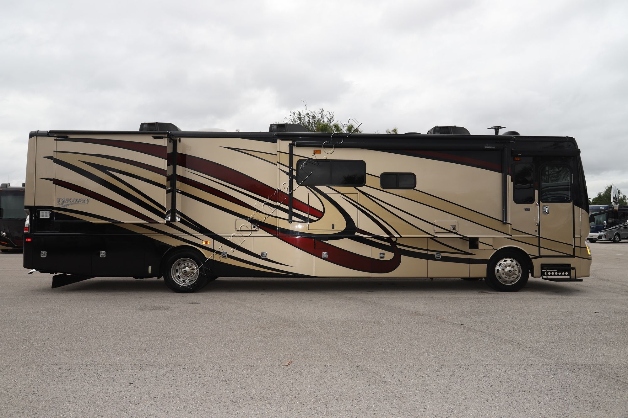 Used 2014 Fleetwood Discovery 40X Class A  For Sale