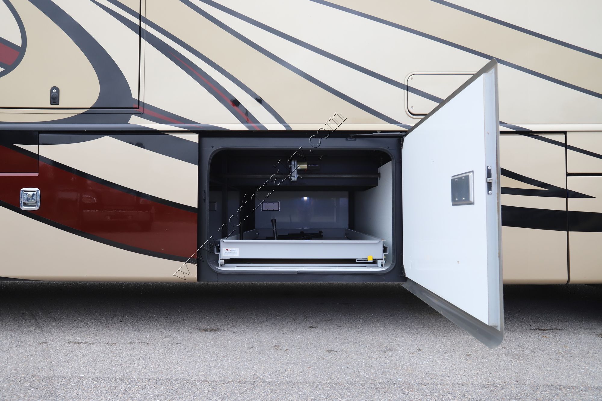 Used 2014 Fleetwood Discovery 40X Class A  For Sale