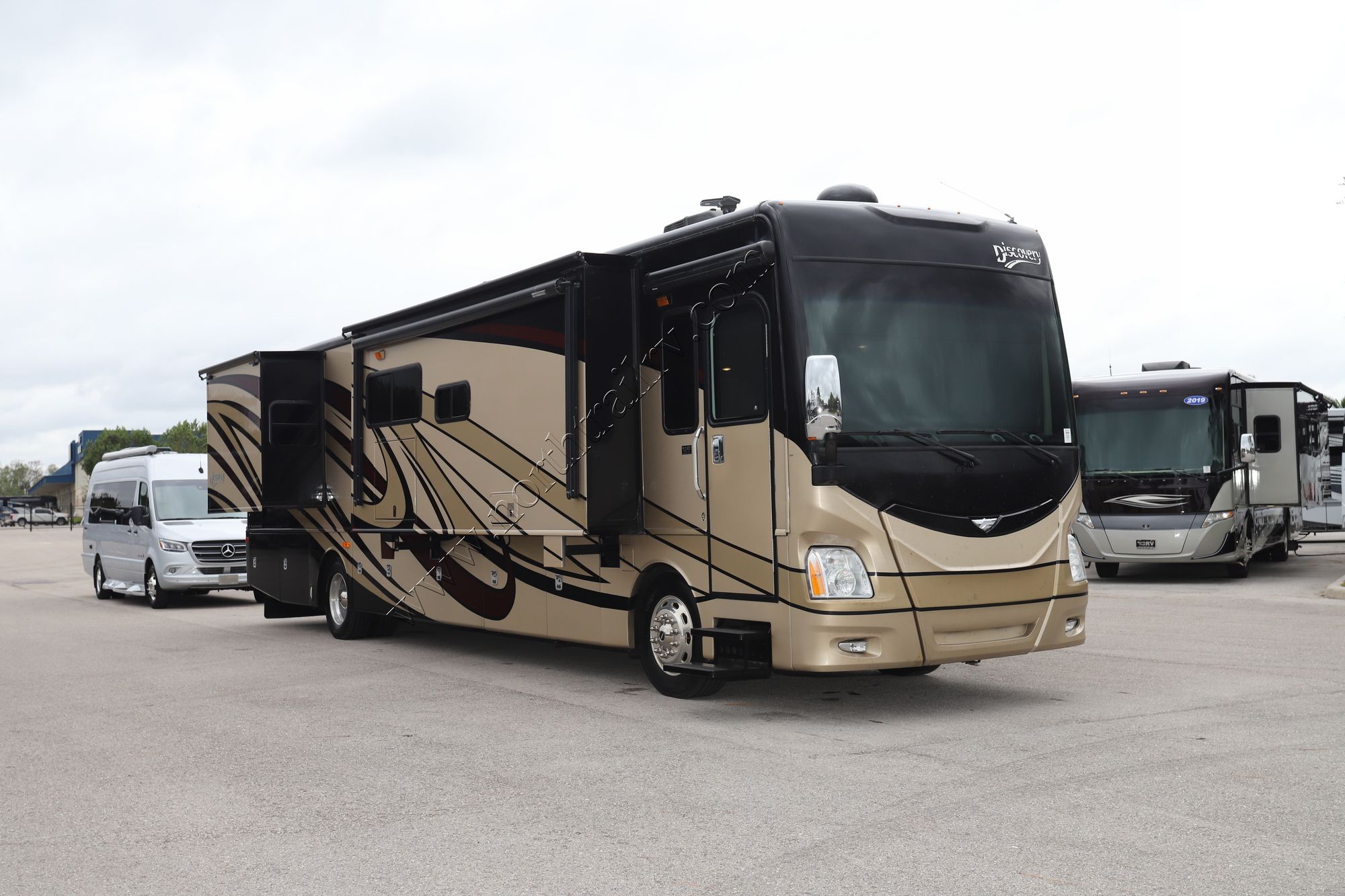 Used 2014 Fleetwood Discovery 40X Class A  For Sale