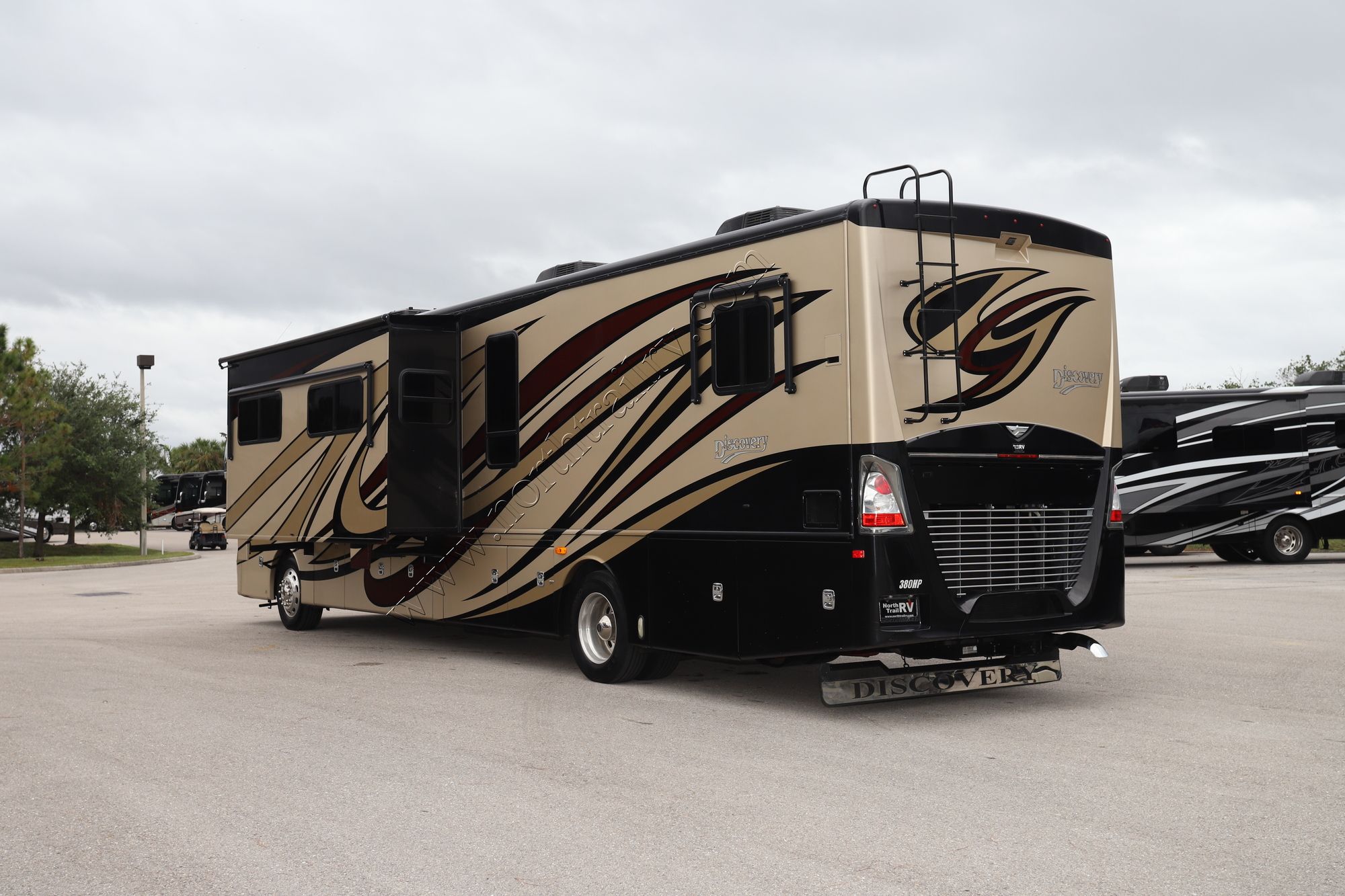 Used 2014 Fleetwood Discovery 40X Class A  For Sale