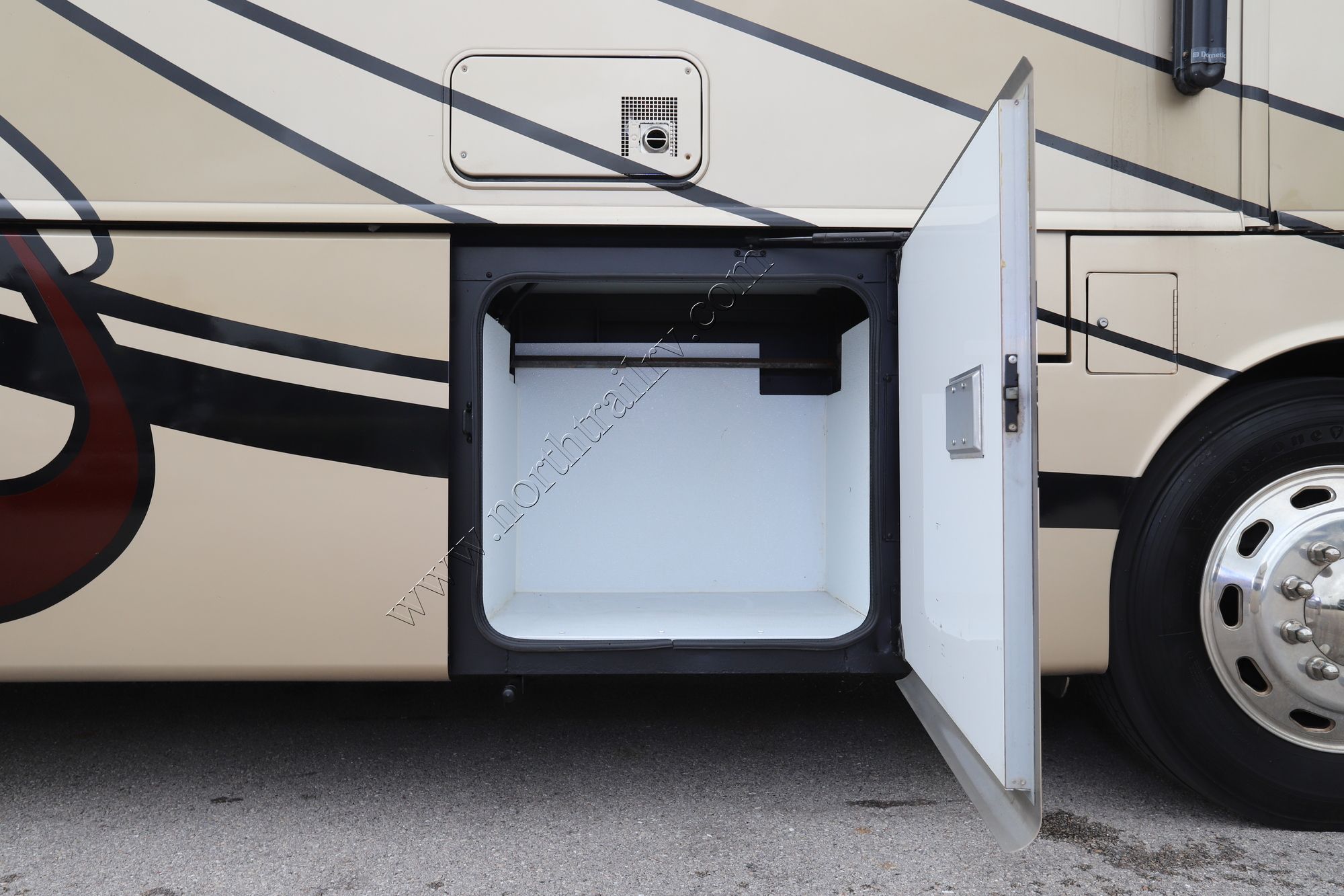 Used 2014 Fleetwood Discovery 40X Class A  For Sale