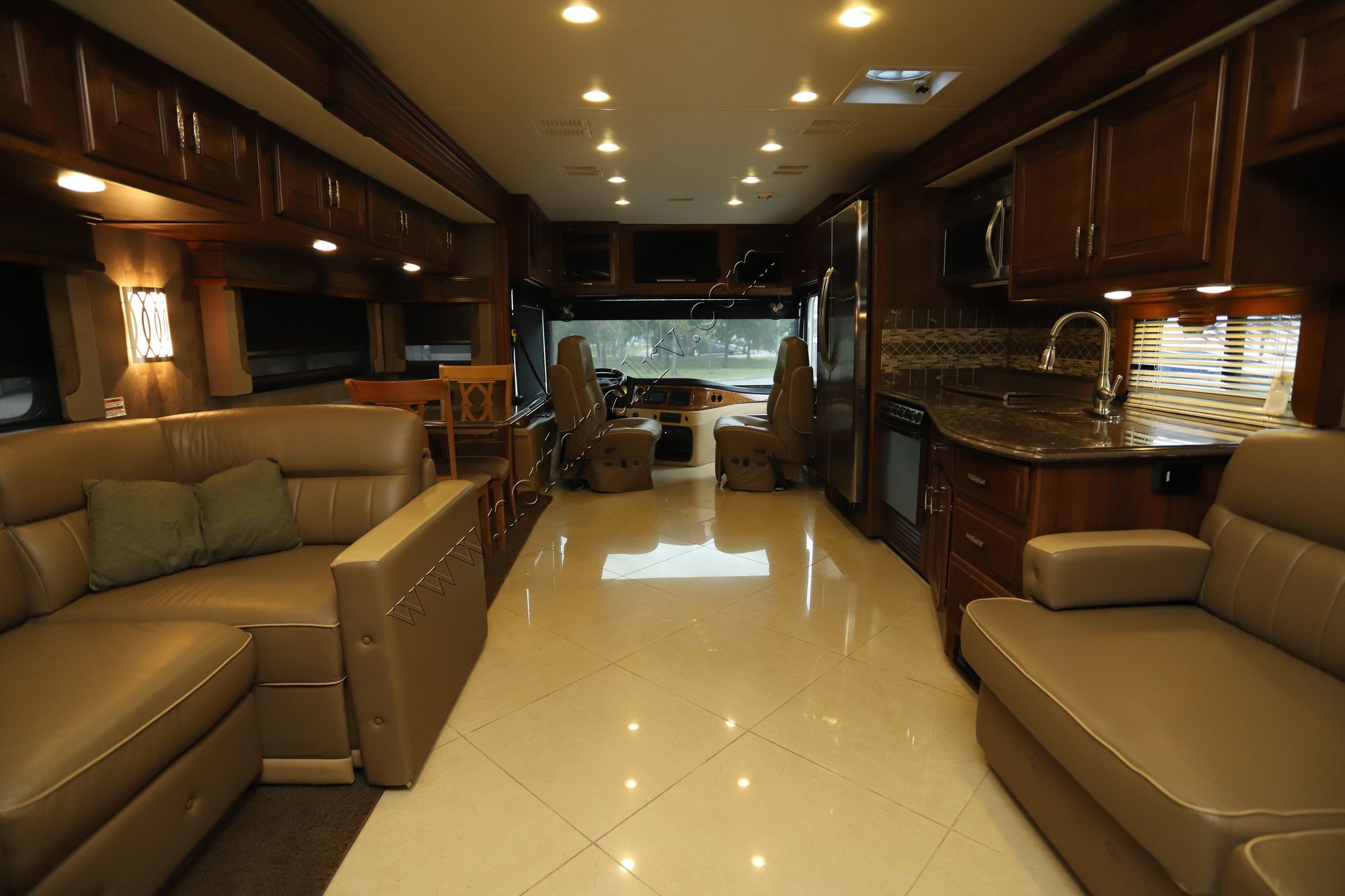 Used 2014 Fleetwood Discovery 40X Class A  For Sale