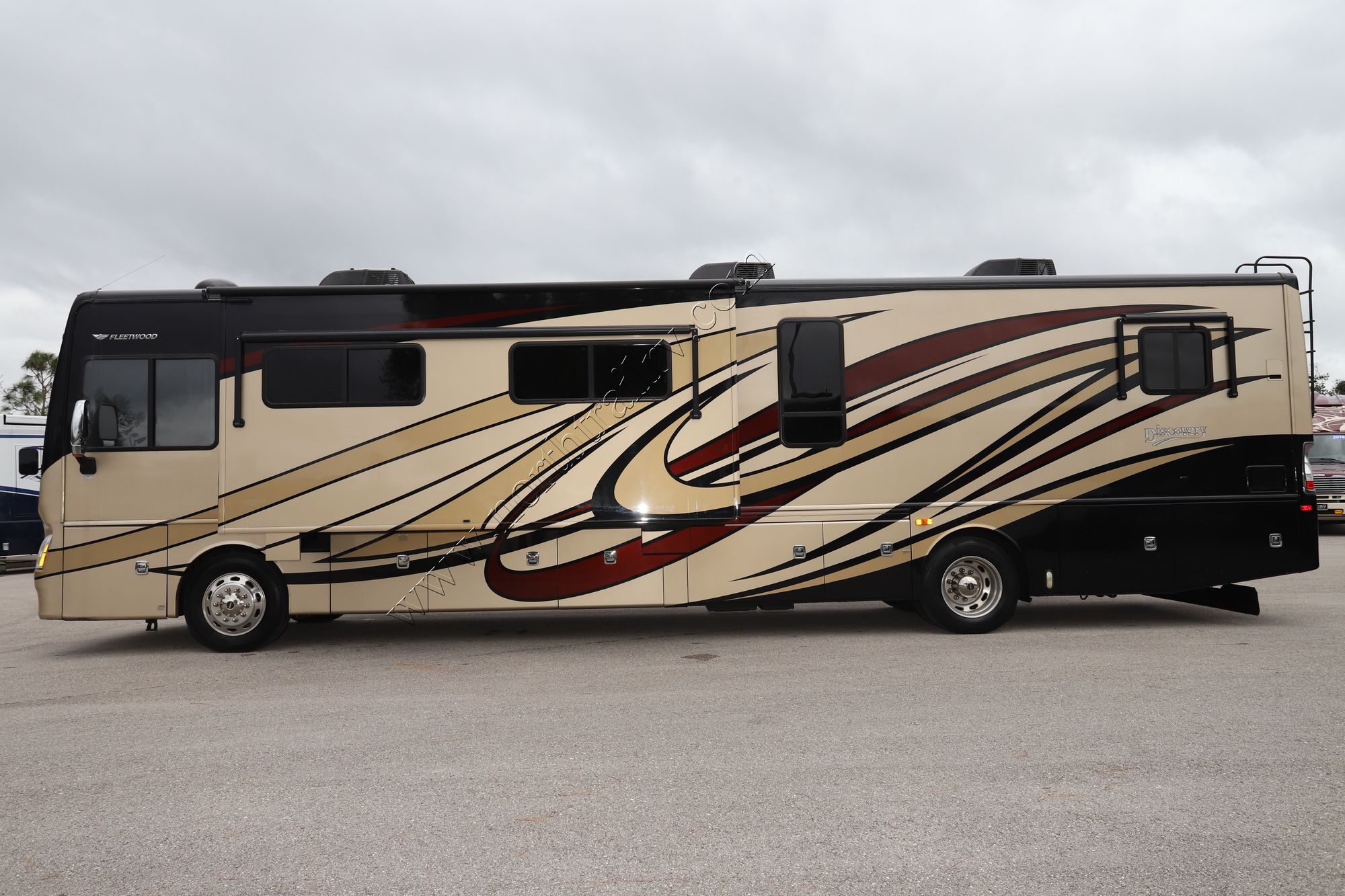 Used 2014 Fleetwood Discovery 40X Class A  For Sale