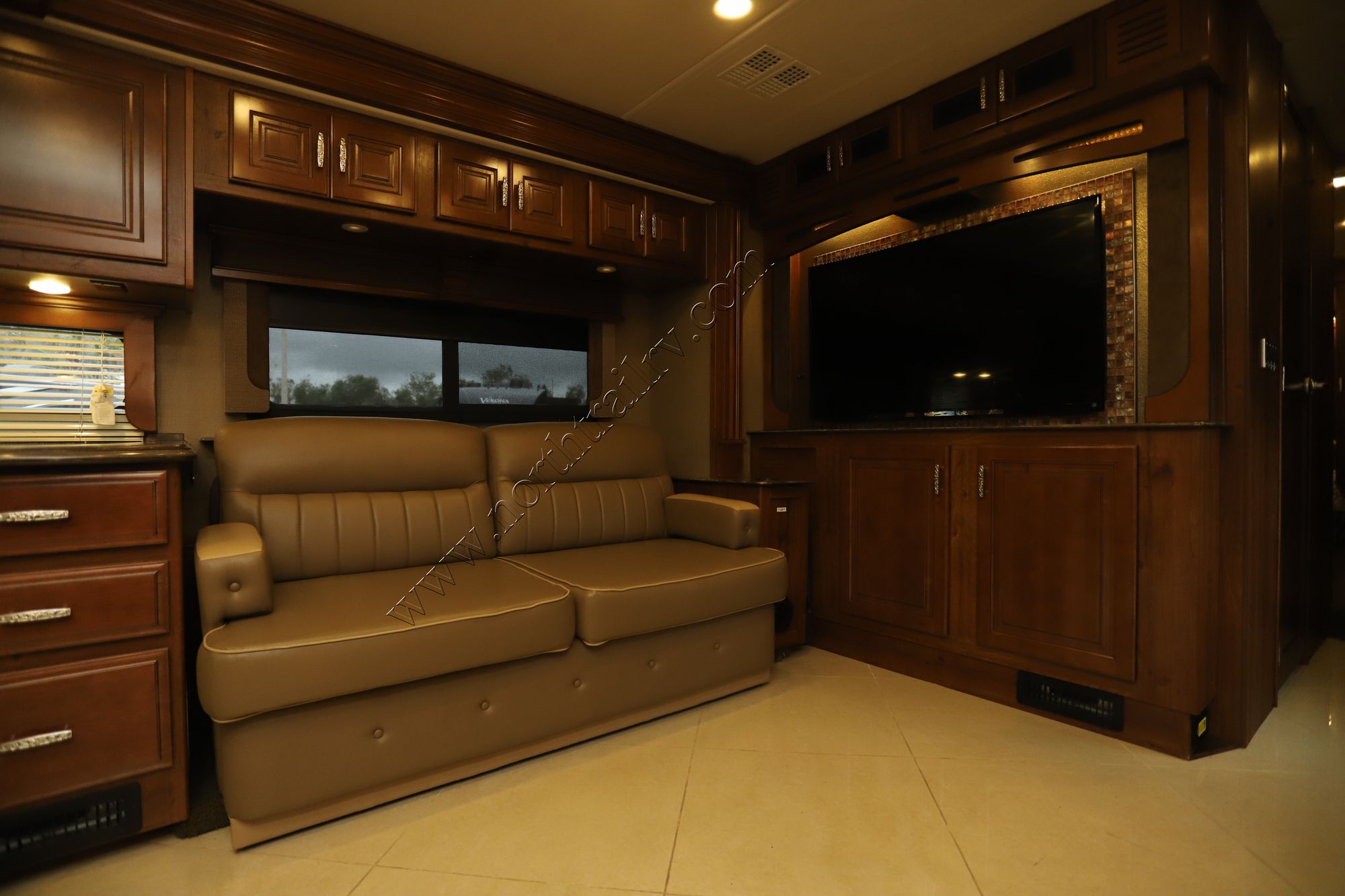 Used 2014 Fleetwood Discovery 40X Class A  For Sale