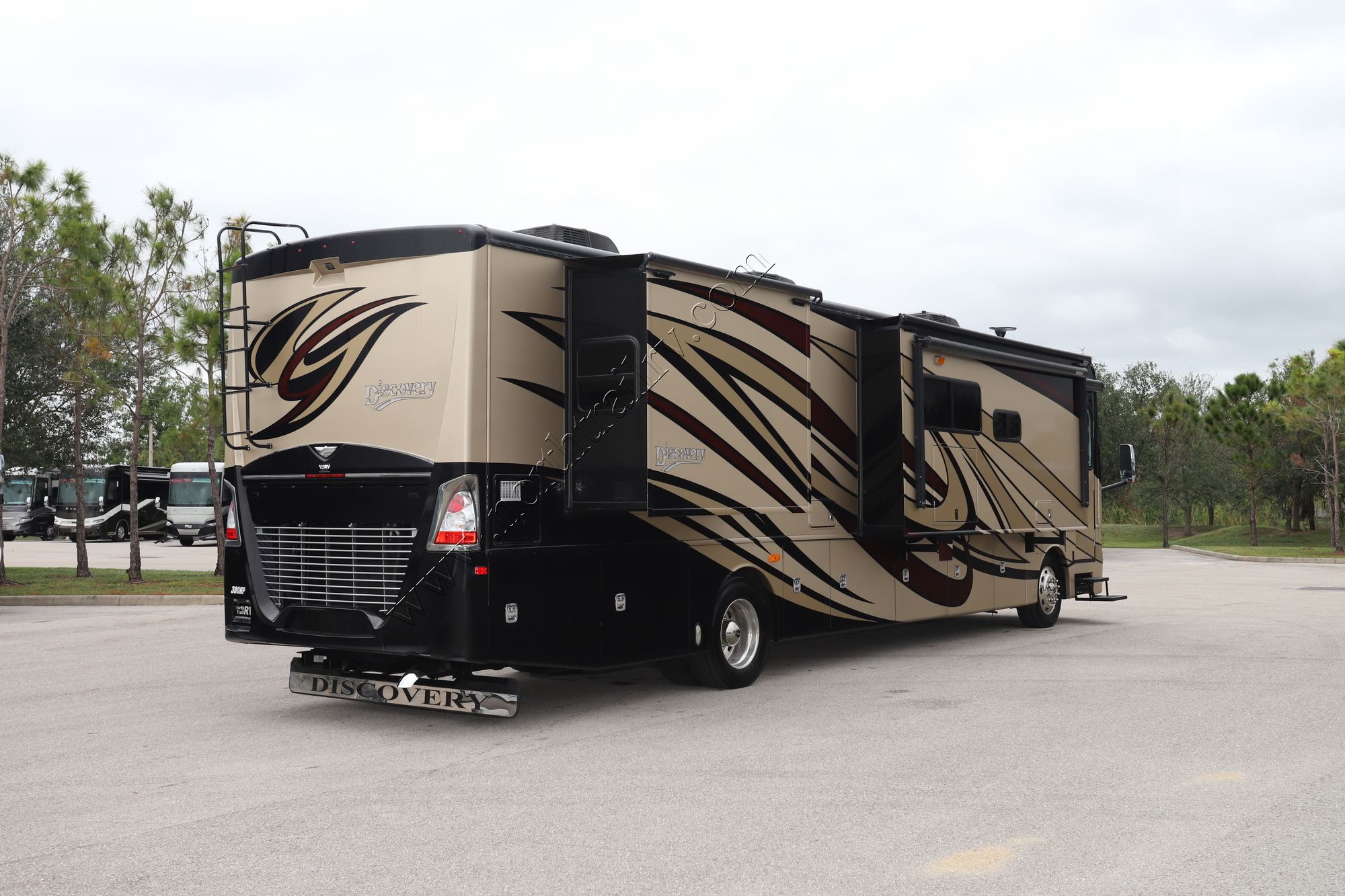 Used 2014 Fleetwood Discovery 40X Class A  For Sale