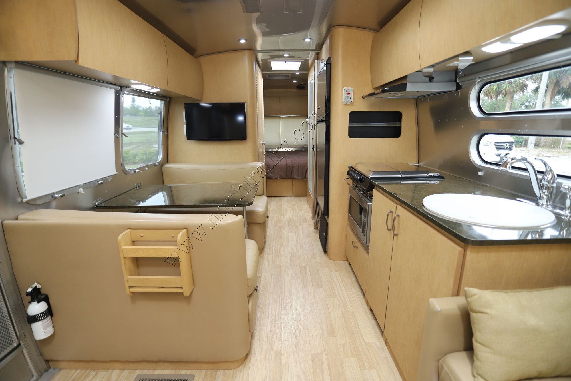 Used 2016 Airstream Flying Cloud 28RB Travel Trailer  For Sale