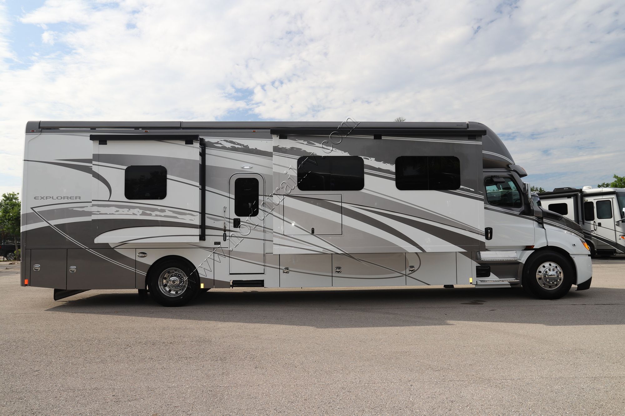 New 2023 Renegade Rv Explorer 40ERB Super C  For Sale