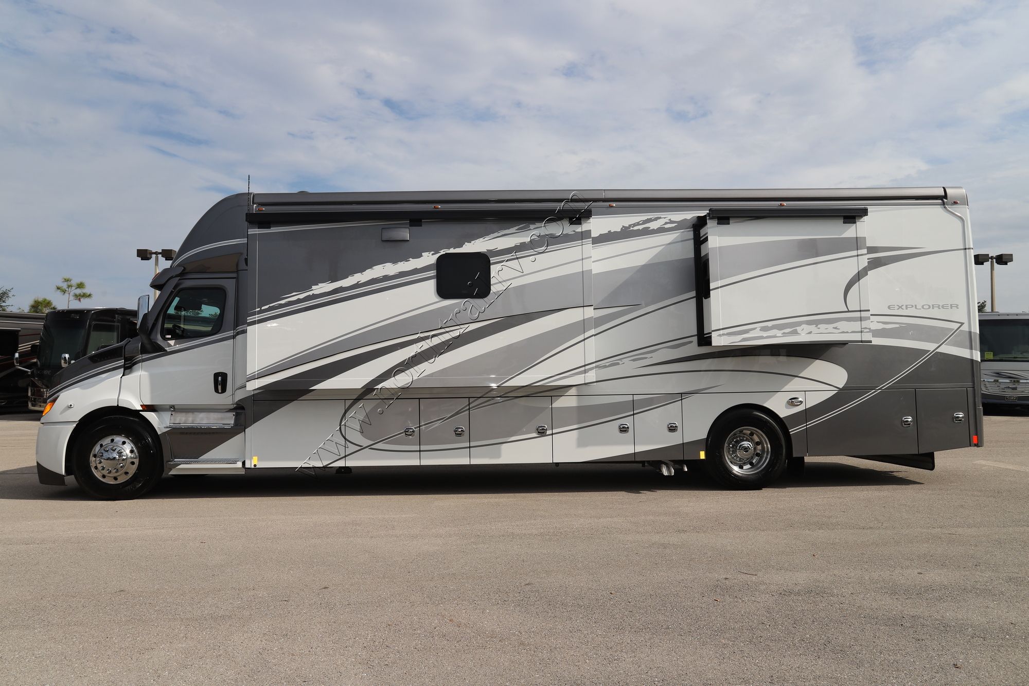 New 2023 Renegade Rv Explorer 40ERB Super C  For Sale