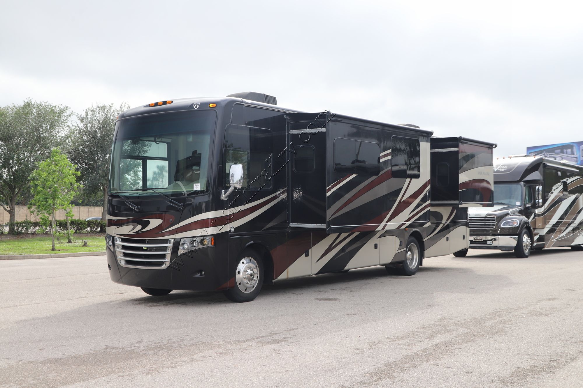 Used 2016 Thor Miramar 33.5 Class A  For Sale