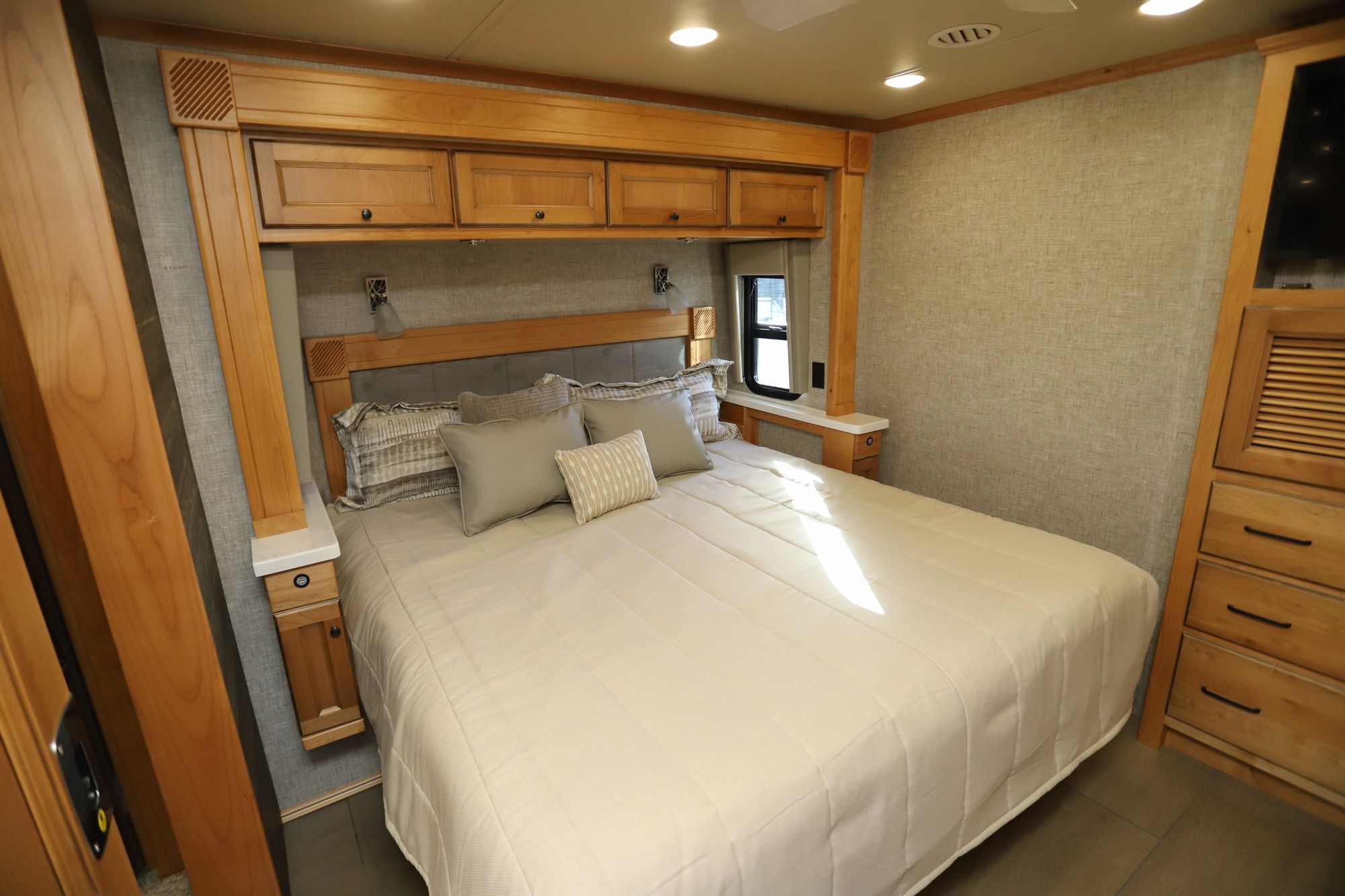 New 2023 Tiffin Motor Homes Allegro 34PA Class A  For Sale