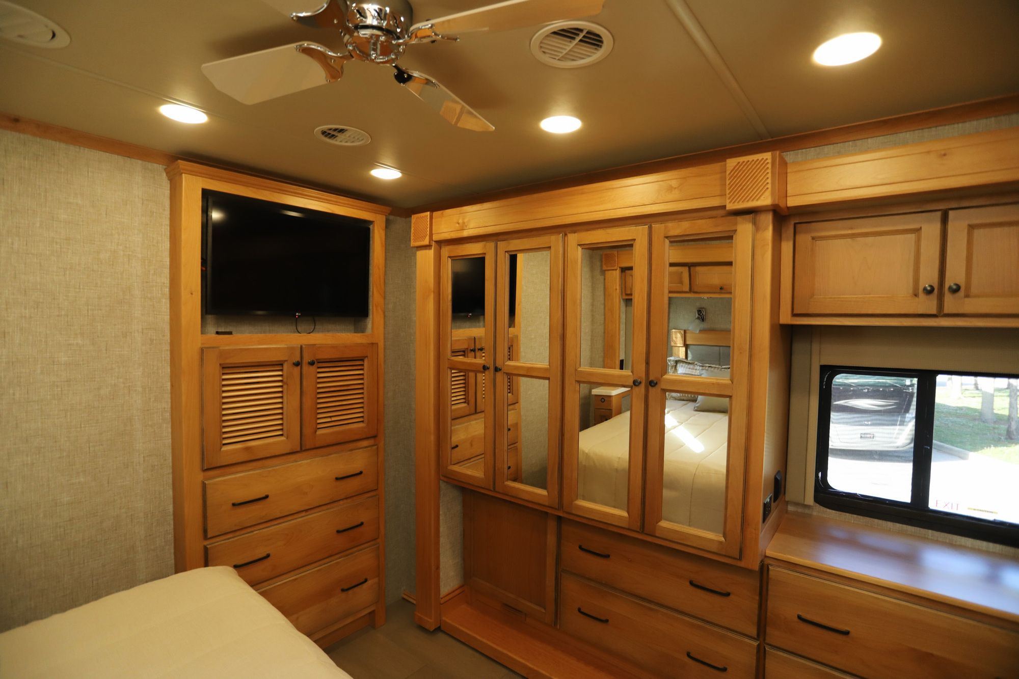 New 2023 Tiffin Motor Homes Allegro 34PA Class A  For Sale