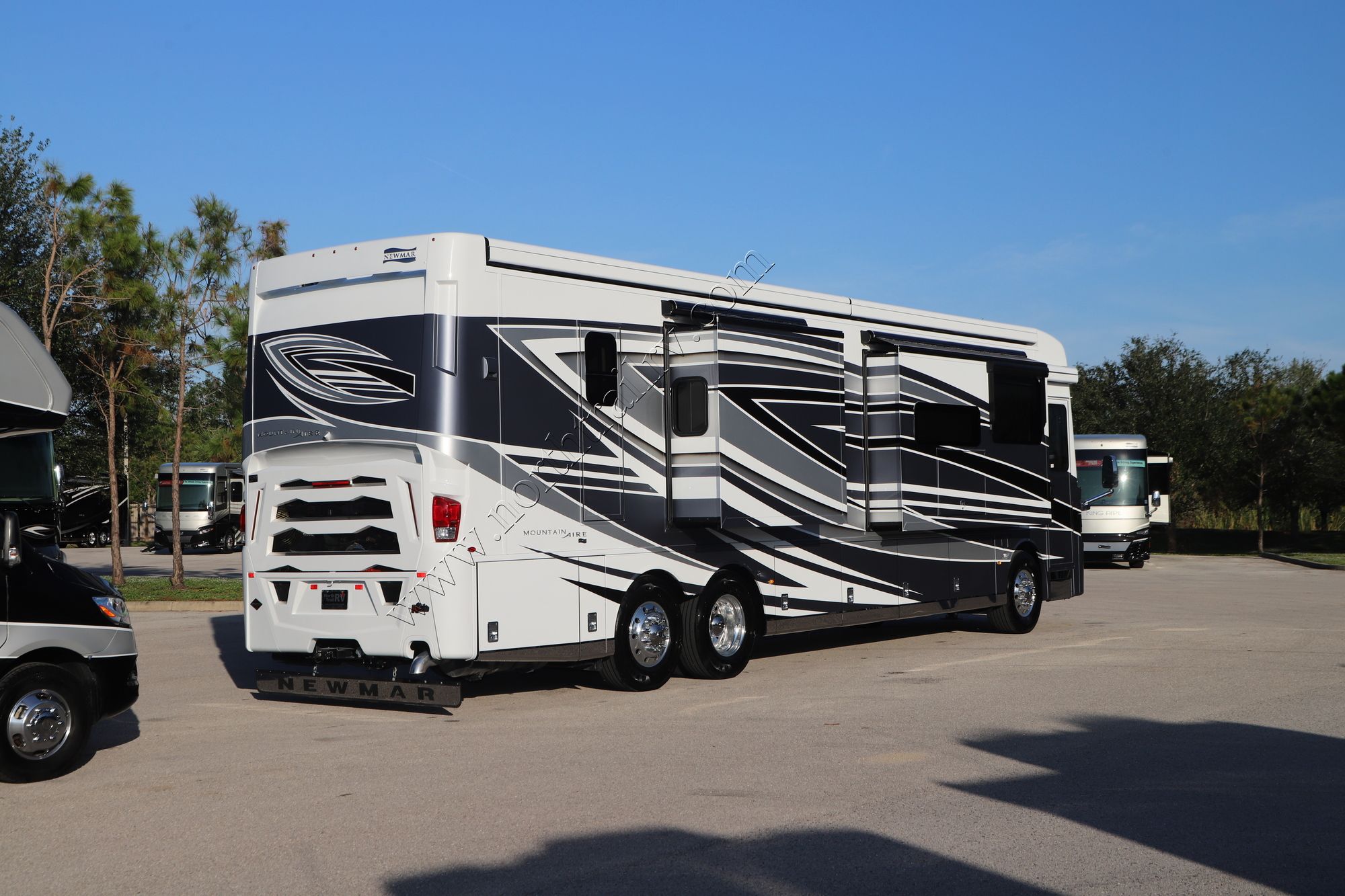 New 2023 Newmar Mountain Aire 4118 Class A  For Sale