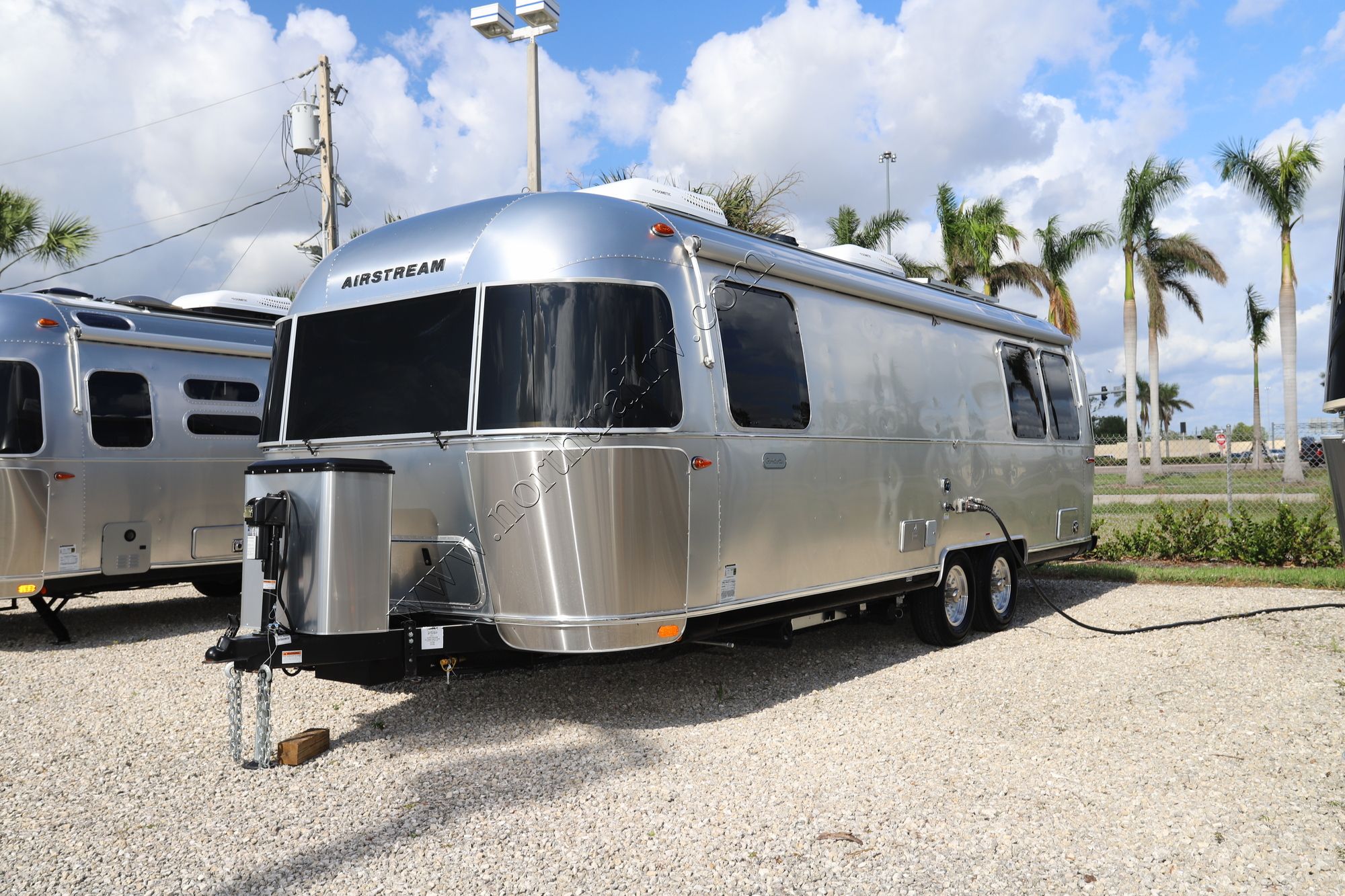 Used 2022 Airstream Globetrotter 27FB Travel Trailer  For Sale