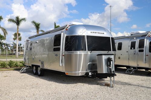 2022 Airstream Globetrotter 27FB