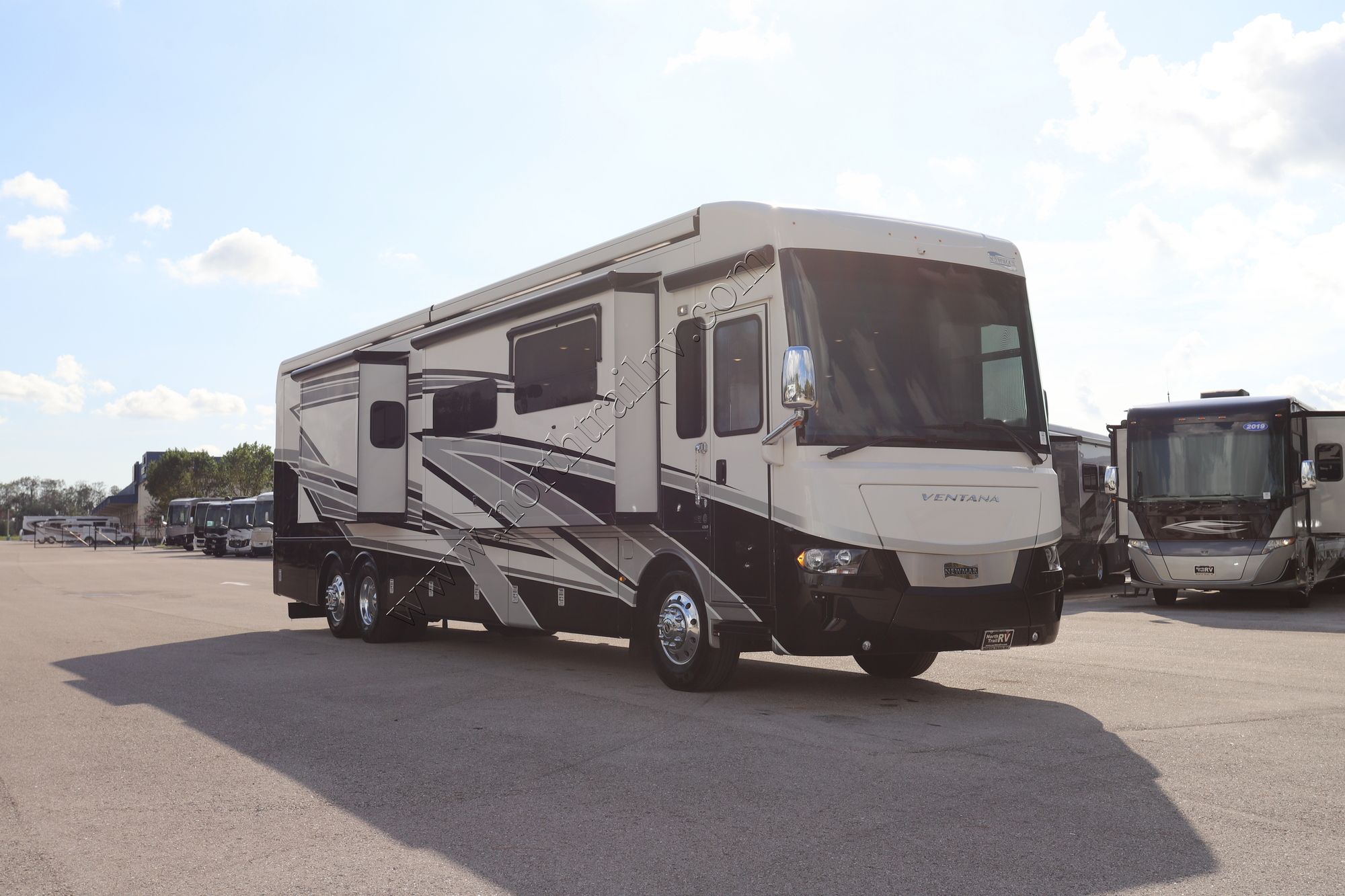 Used 2022 Newmar Ventana 4369 Class A  For Sale