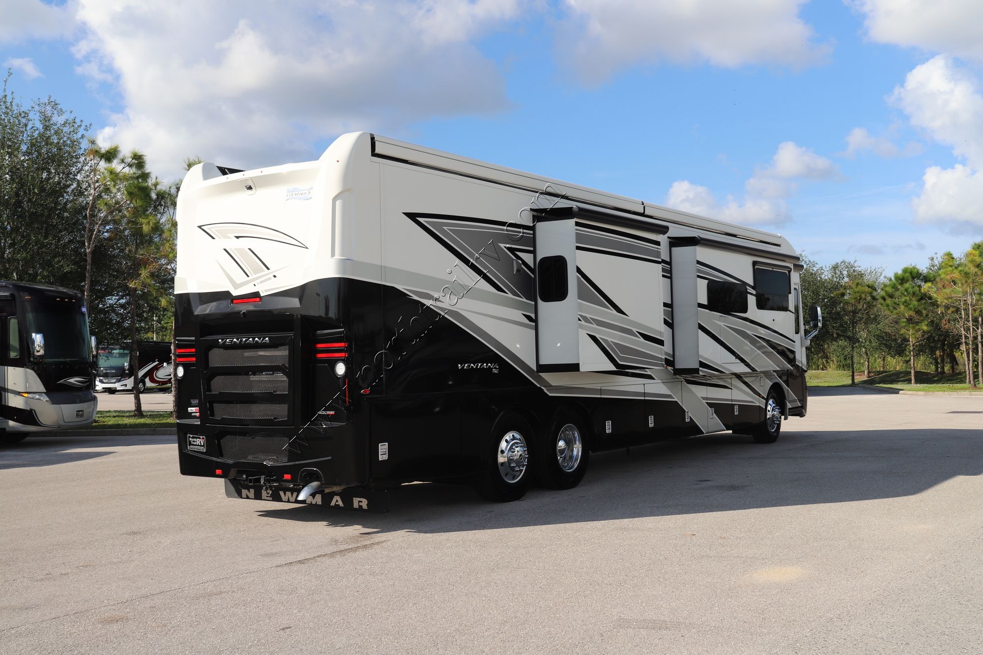 Used 2022 Newmar Ventana 4369 Class A  For Sale